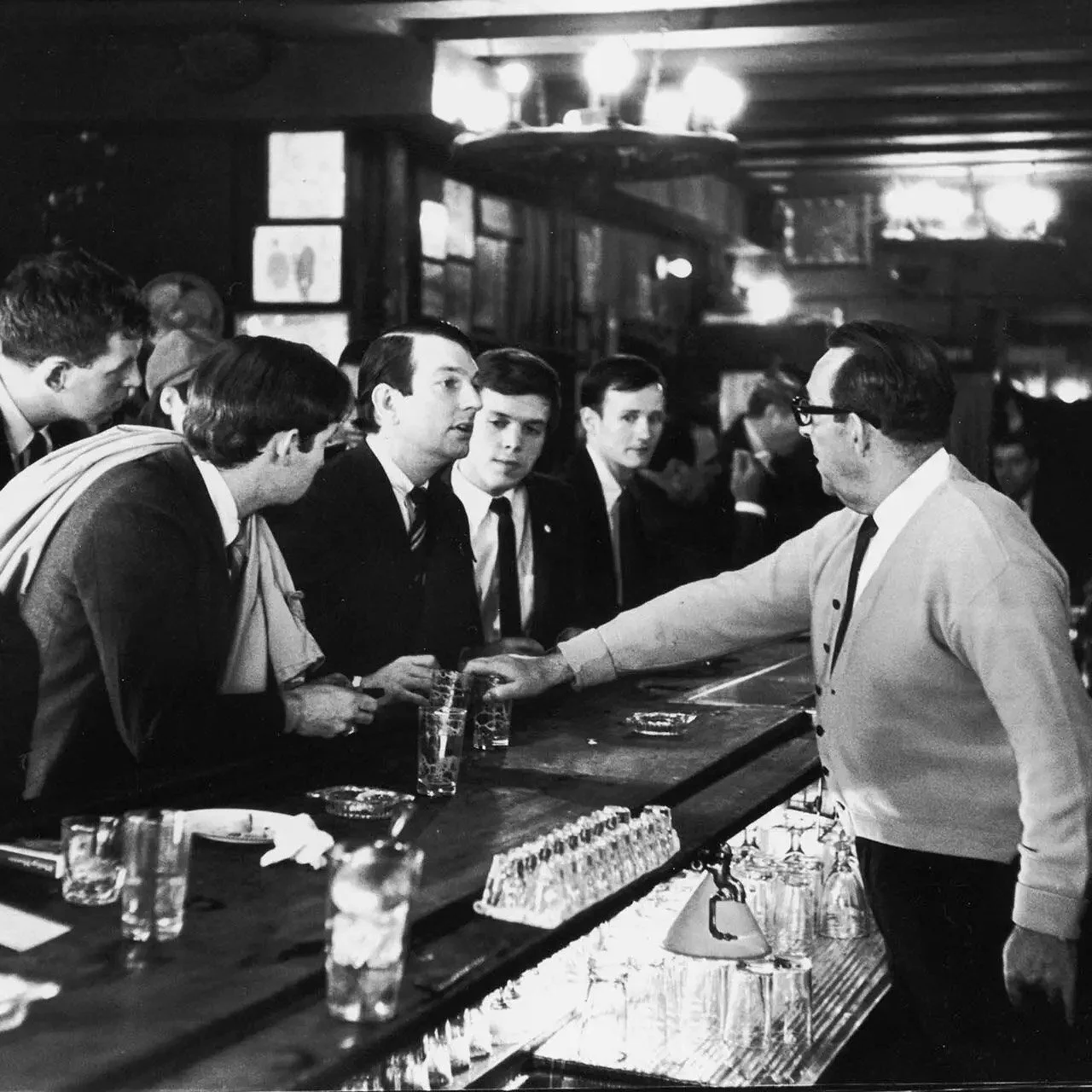 Today marks the 60th anniversary of the 1966 Sip-In at Julius' Bar, a pivotal pre-Stonewall LGBTQ civil rights action! 🍻🏳️&zwj;🌈 

In the 1960s, drinking while gay was often considered illegal. Three men from the New York City chapter of the Matta