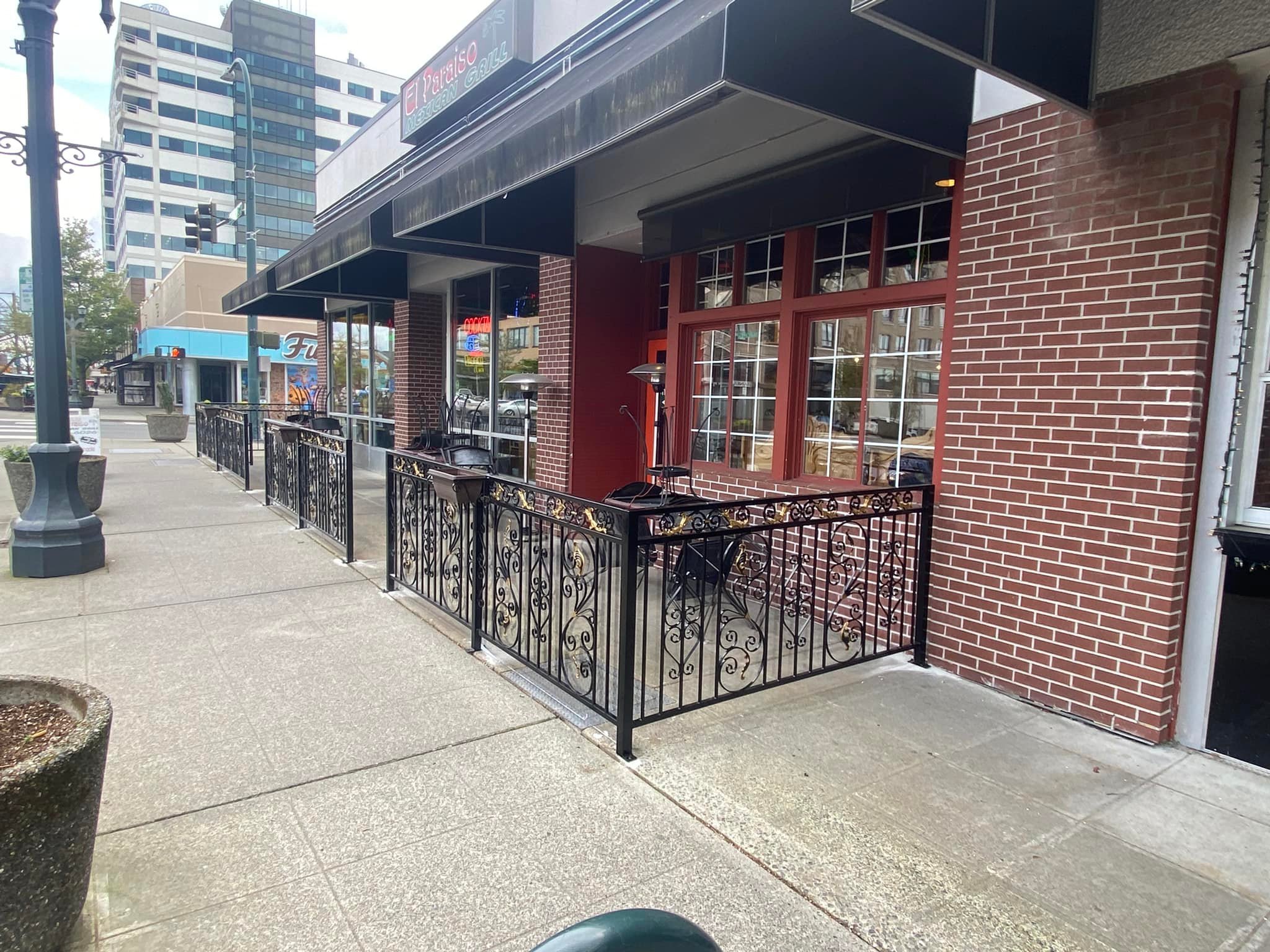 Patio fencing for the outdoor seating area of El Paraiso Mexican on Colby in Everett.