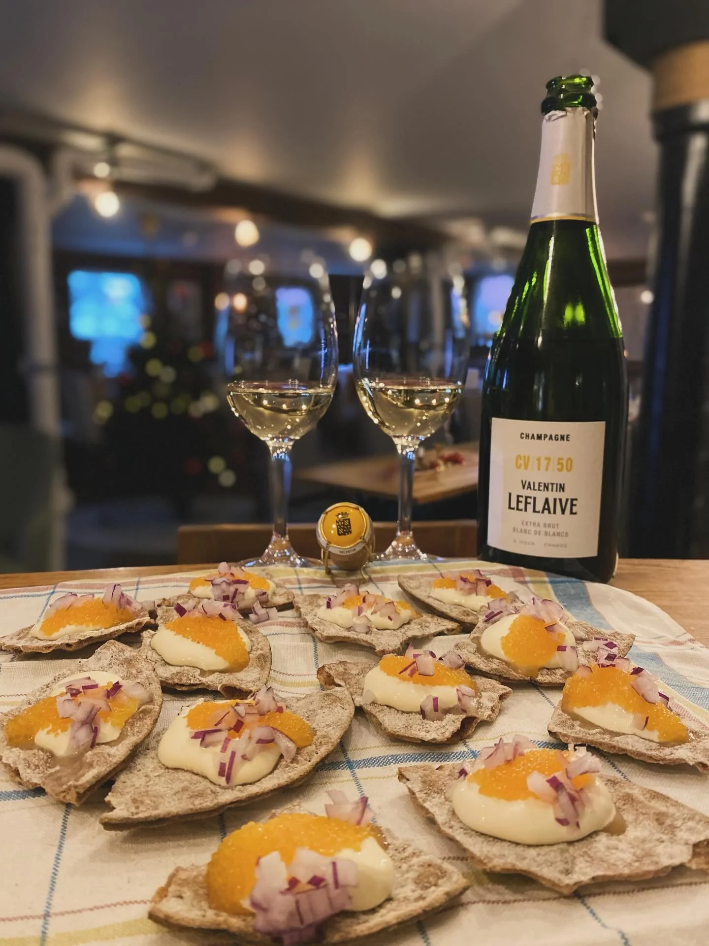 Vi &ouml;nskar er en h&auml;rlig ny&aring;rsafton med n&auml;ra och k&auml;ra, och en god forts&auml;ttning p&aring; det nya &aring;ret! Varmt v&auml;lkomna under 2026, vi ser fram emot att smyg&ouml;ppna redan till p&aring;sk ☀️