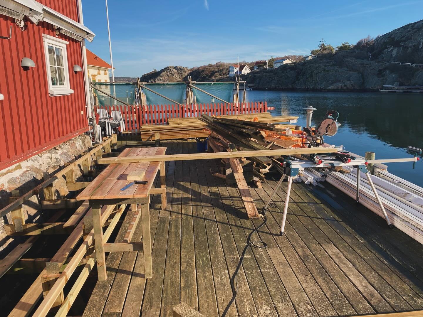 &Auml;ntligen en vecka med underbart v&aring;rv&auml;der, och bryggrenoveringen har kommit ig&aring;ng p&aring; allvar! Vi ses i p&aring;sk 🐣🌱☀️