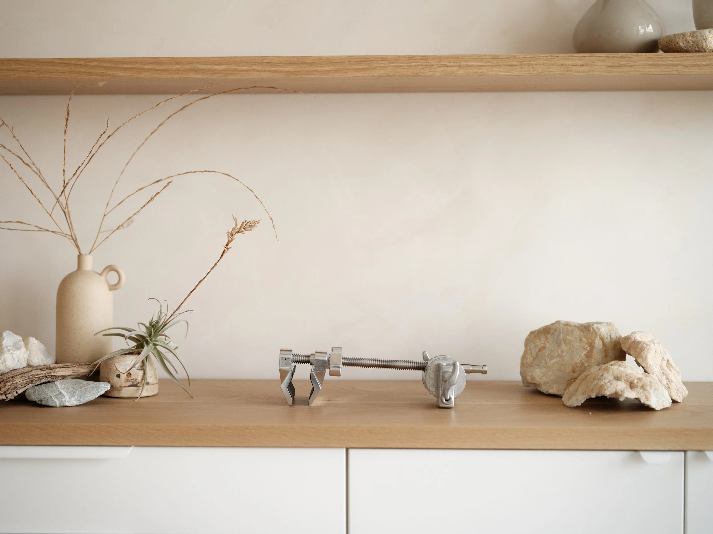 Heavy-duty backdrop mounting clamps and hardware for permanent wall-mounted studio backdrop system installation