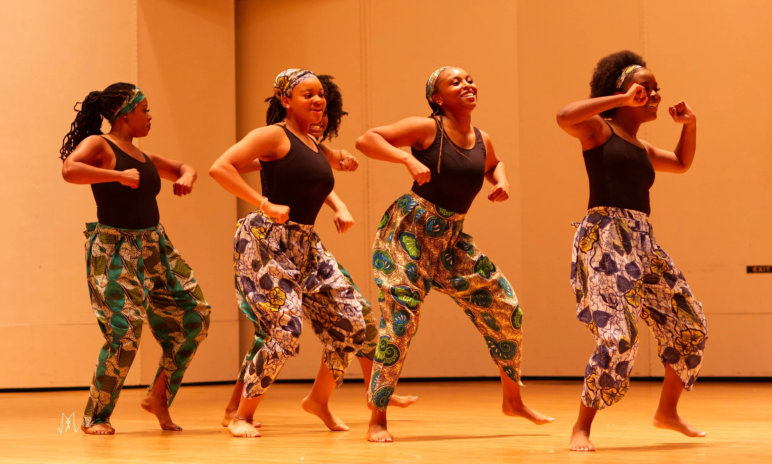 Zodwa Dancers (@mtheartyst @shotbytheartyst).jpg