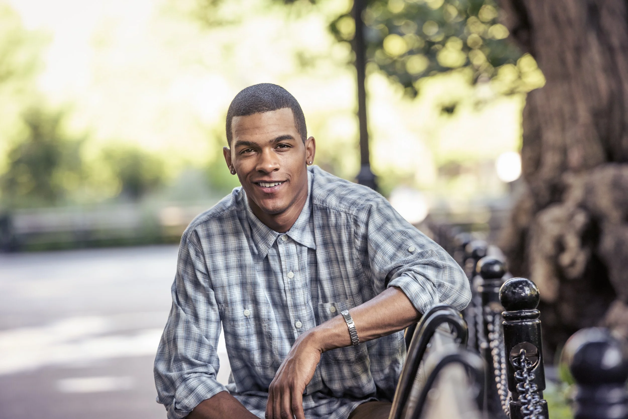 a-man-seated-in-a-city-park-relaxing-on-a-bench-2025-04-05-04-46-04-utc.jpg