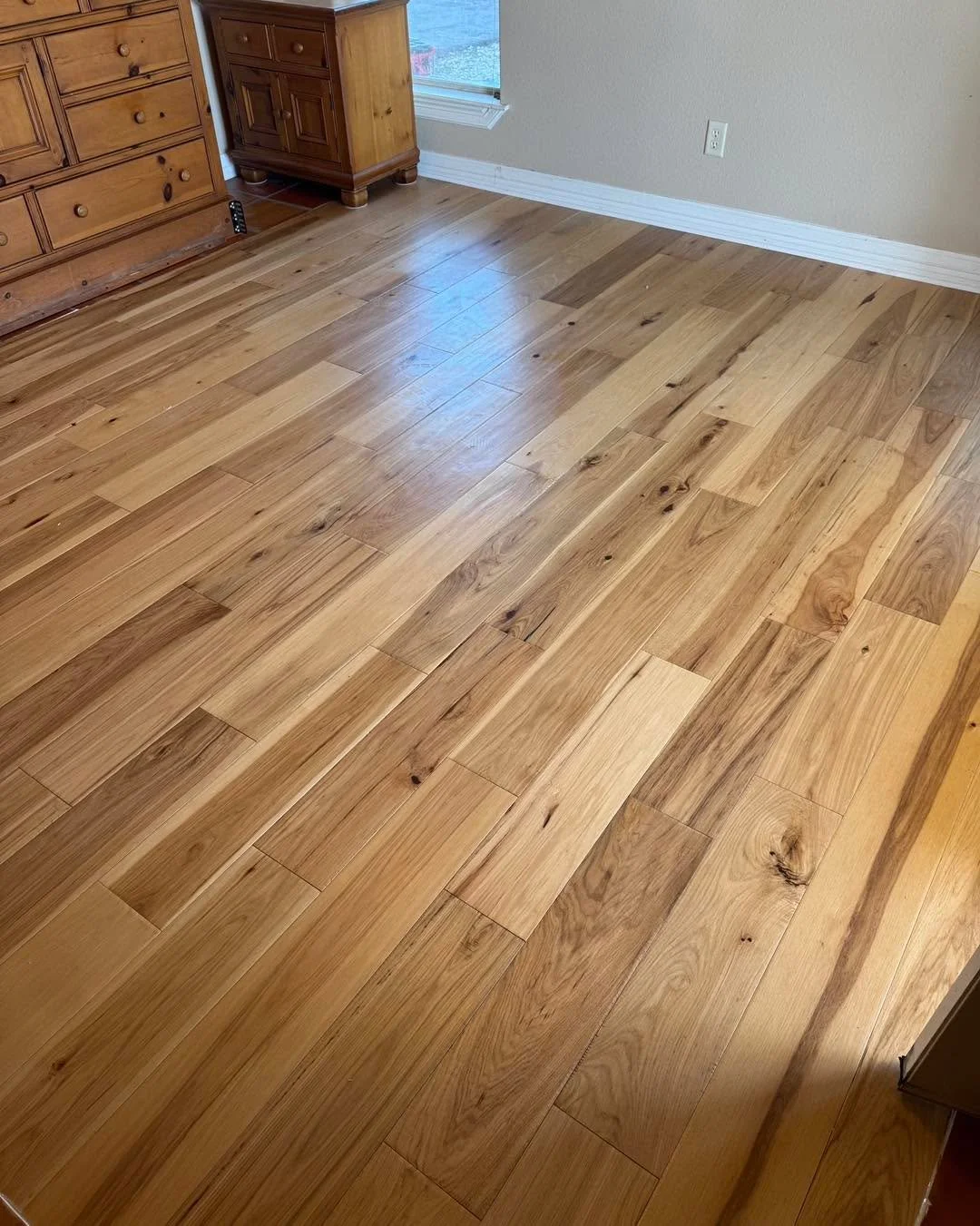 Lovely Natural Hickory Engineered hardwood flooring inserts. This matched the clients Hill Country Ranch motif in their home. They were thrilled 🤩