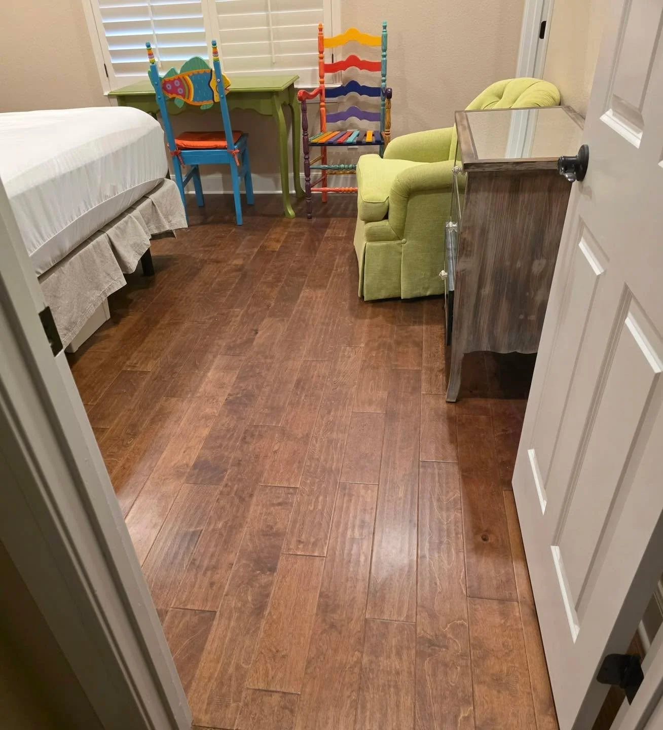 Beautiful engineered hardwood Birch floors.