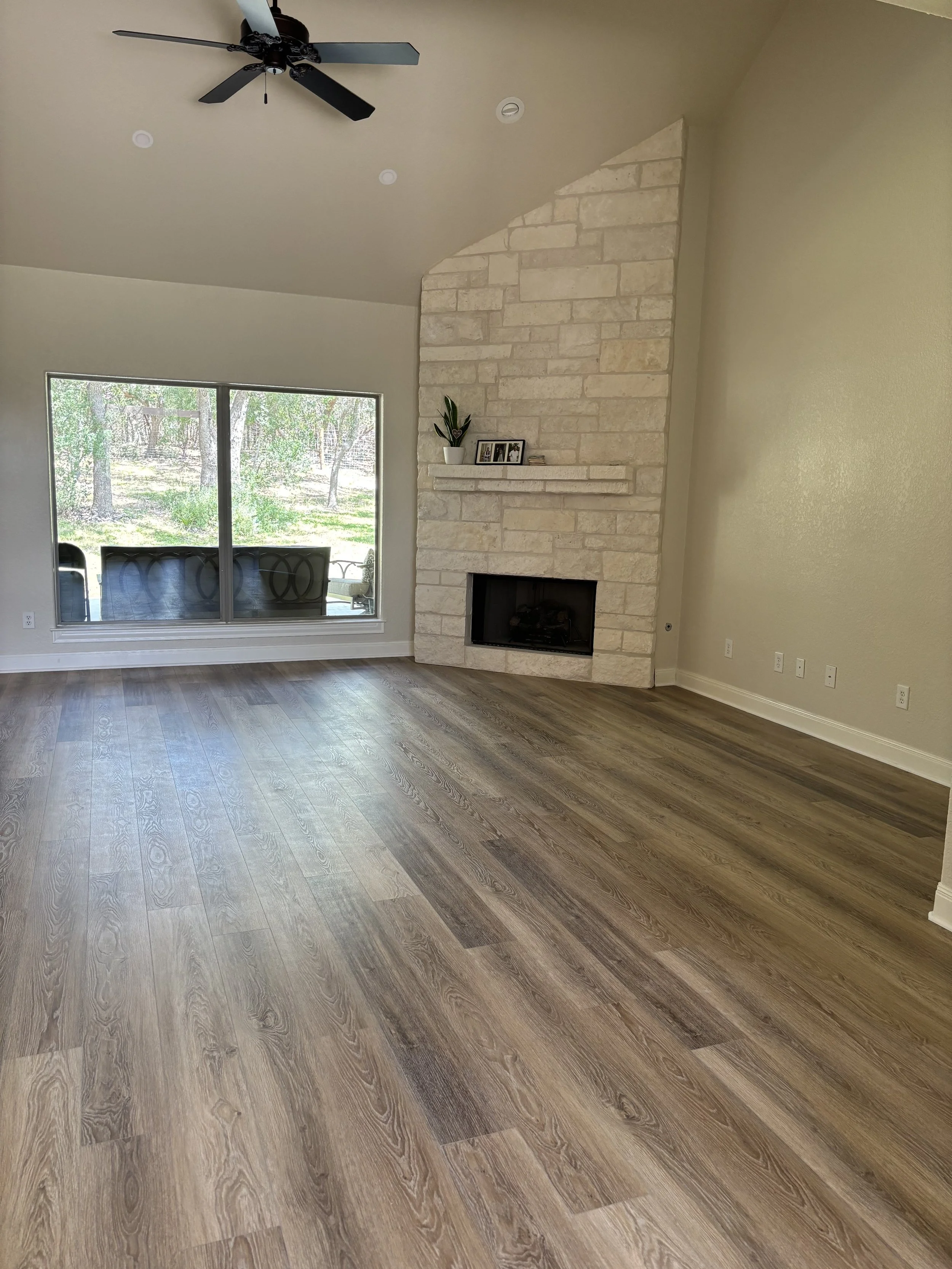 European Oak Collection LVP 9"x59" color Vienna