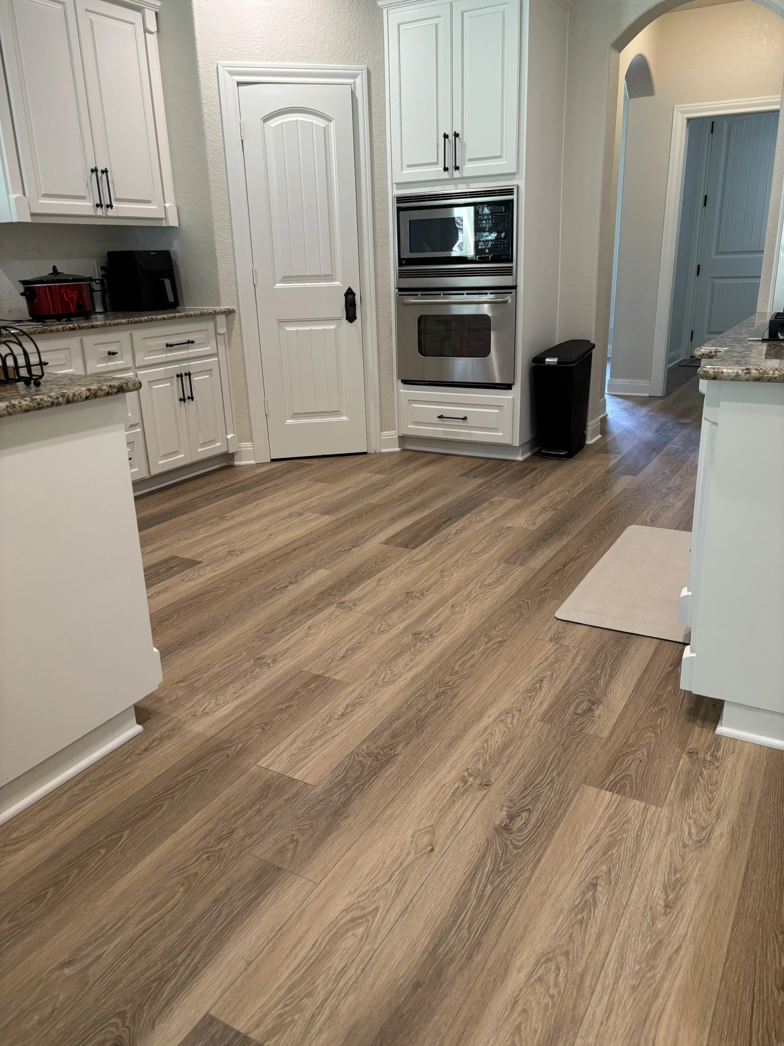 European Oak Collection LVP 9"x59" color Vienna