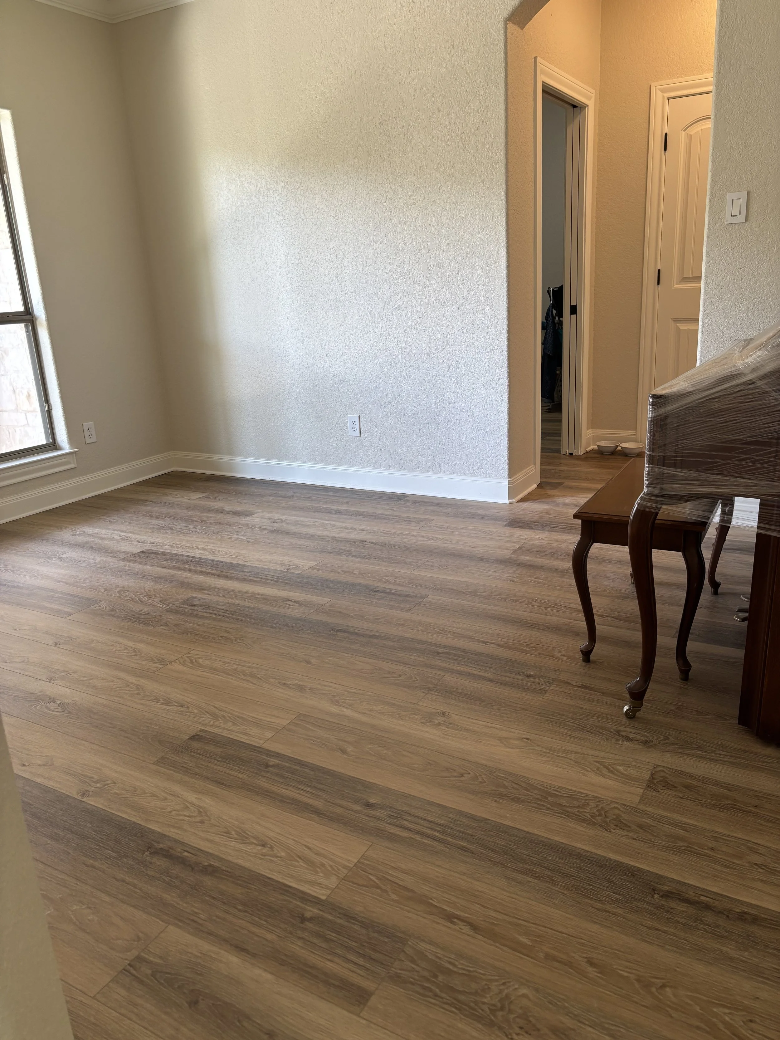 European Oak Collection LVP 9"x59" color Vienna