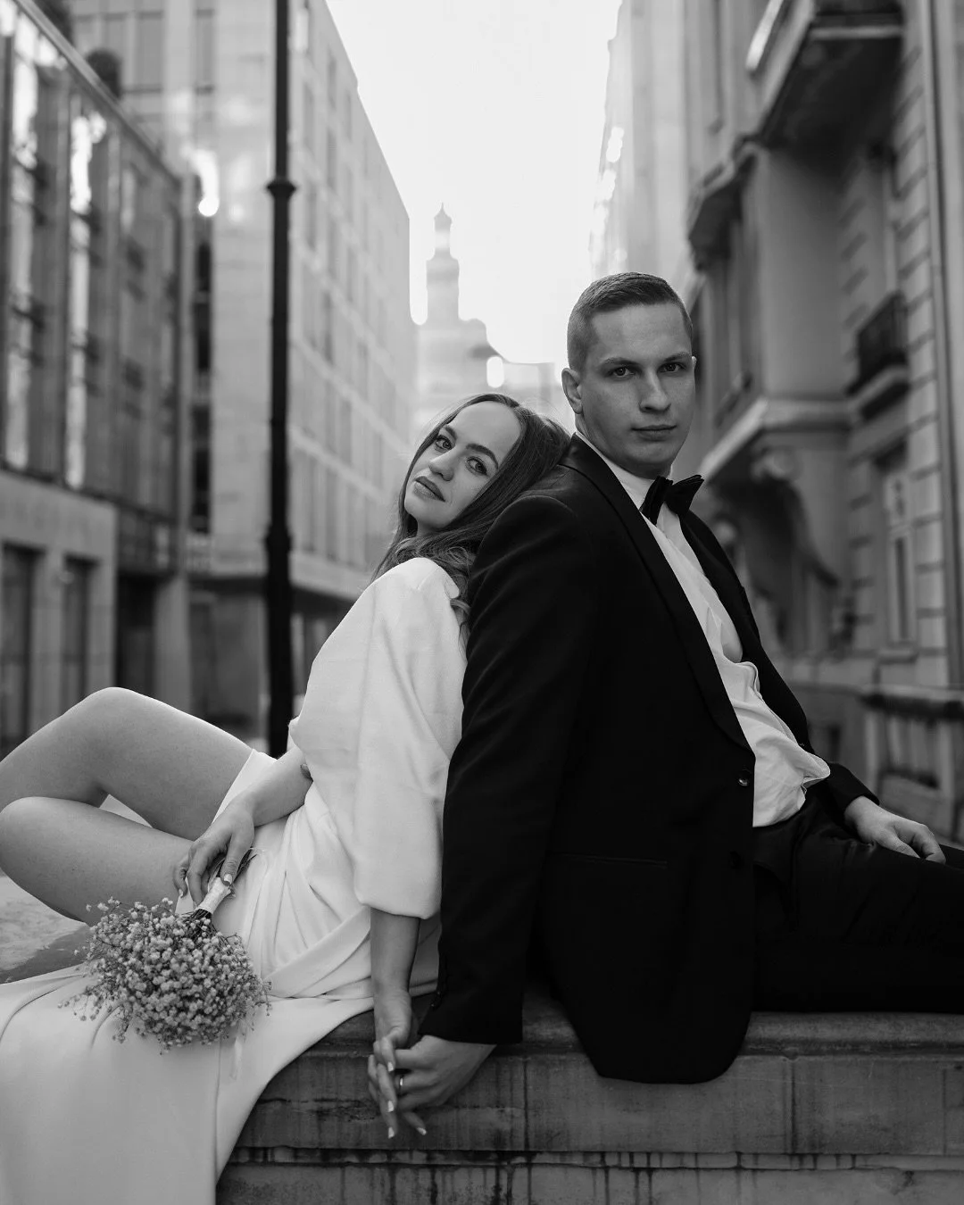 Magda &amp; Bartek ponownie na moim profilu, ale tym razem chcę Wam pokazać kilka ujęć z naszej sesji poślubnej.🤍

Chyba tylko futro Magdy zdradza, że nie było tego dnia najcieplej.😉 Nic dziwnego, ponieważ był to początek marca. 
Wiele par odkłada 