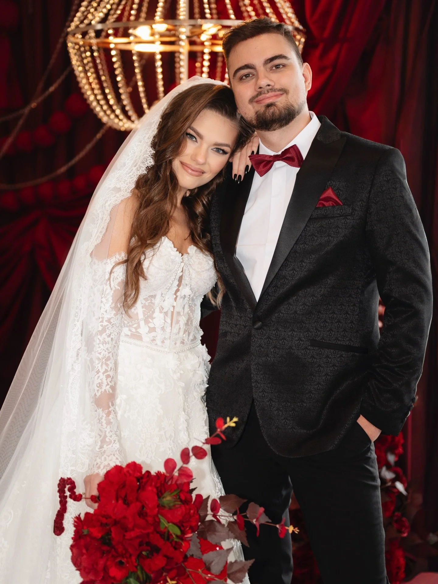 Pięknych Walentynek &hearts;️

Panna Młoda @kochamcje 
Obiekt @villaomnia 
Suknia @marylaw.pl 
Buty @yes_i_shoe 
Garnitur @largo__men 
Biżuteria @adreamtwig_bizu 
Makijaż @klaudiazajacmakeup 
Włosy @mateusz_hair_makeup 
Bukiet @kwiaciarnia.zocha 
Dek