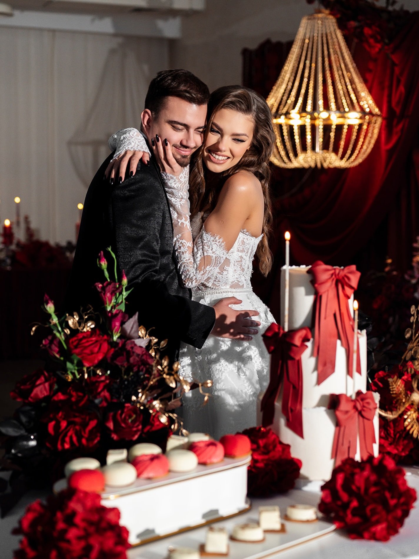 &hearts;️🎂&hearts;️

Tak było w styczniu w @villaomnia. Niedługo zobaczycie więcej z tej zimowej sesji! 🤫

Panna Młoda @kochamcje
Suknia @marylaw.pl
Garnitur @largo__men
Dekoracje @dreamdecors_bydomi @jussta215
Ścianka @warsawdecorevent
Słodki st&o