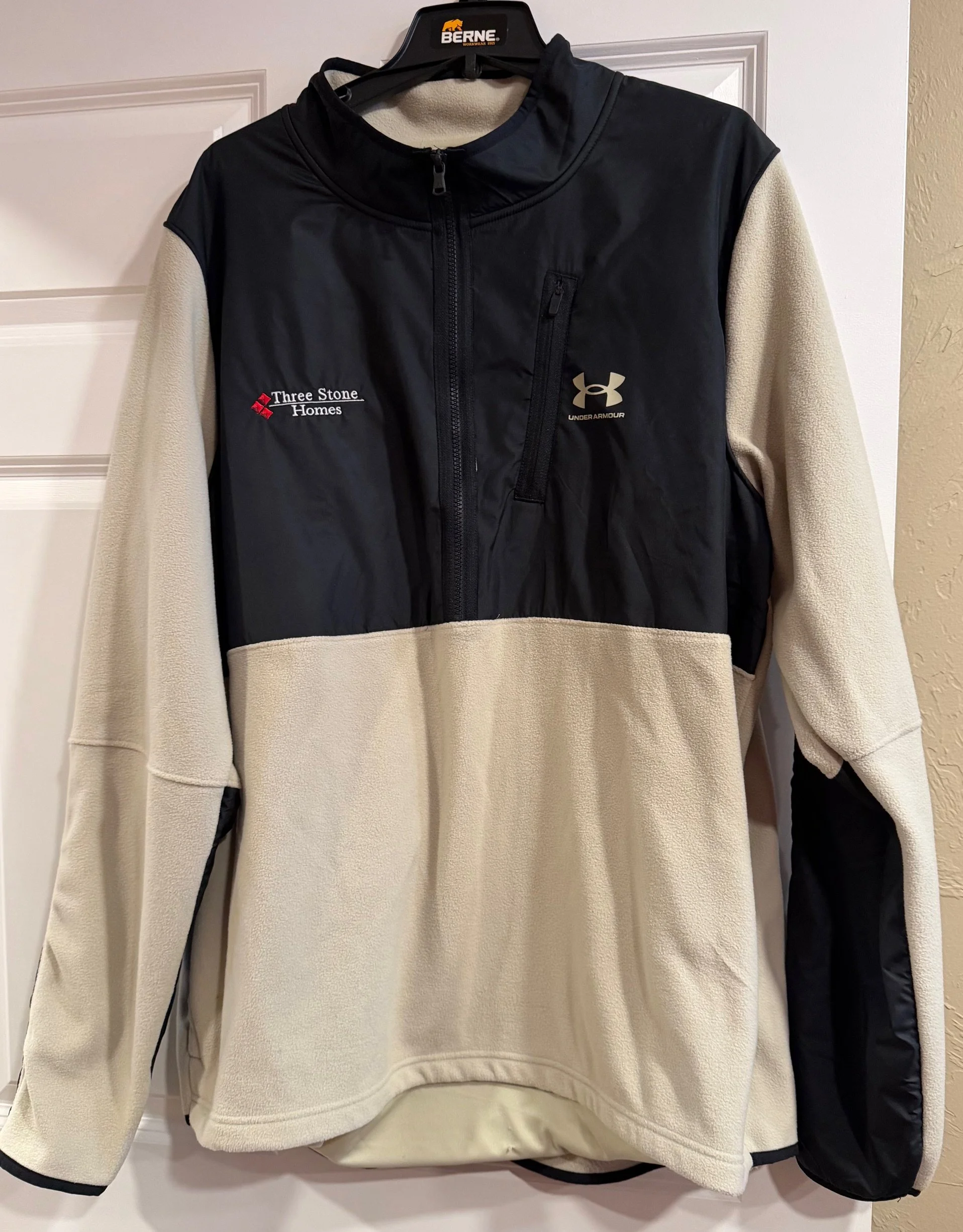 Mens Under Armour Half Zip - 3 XL