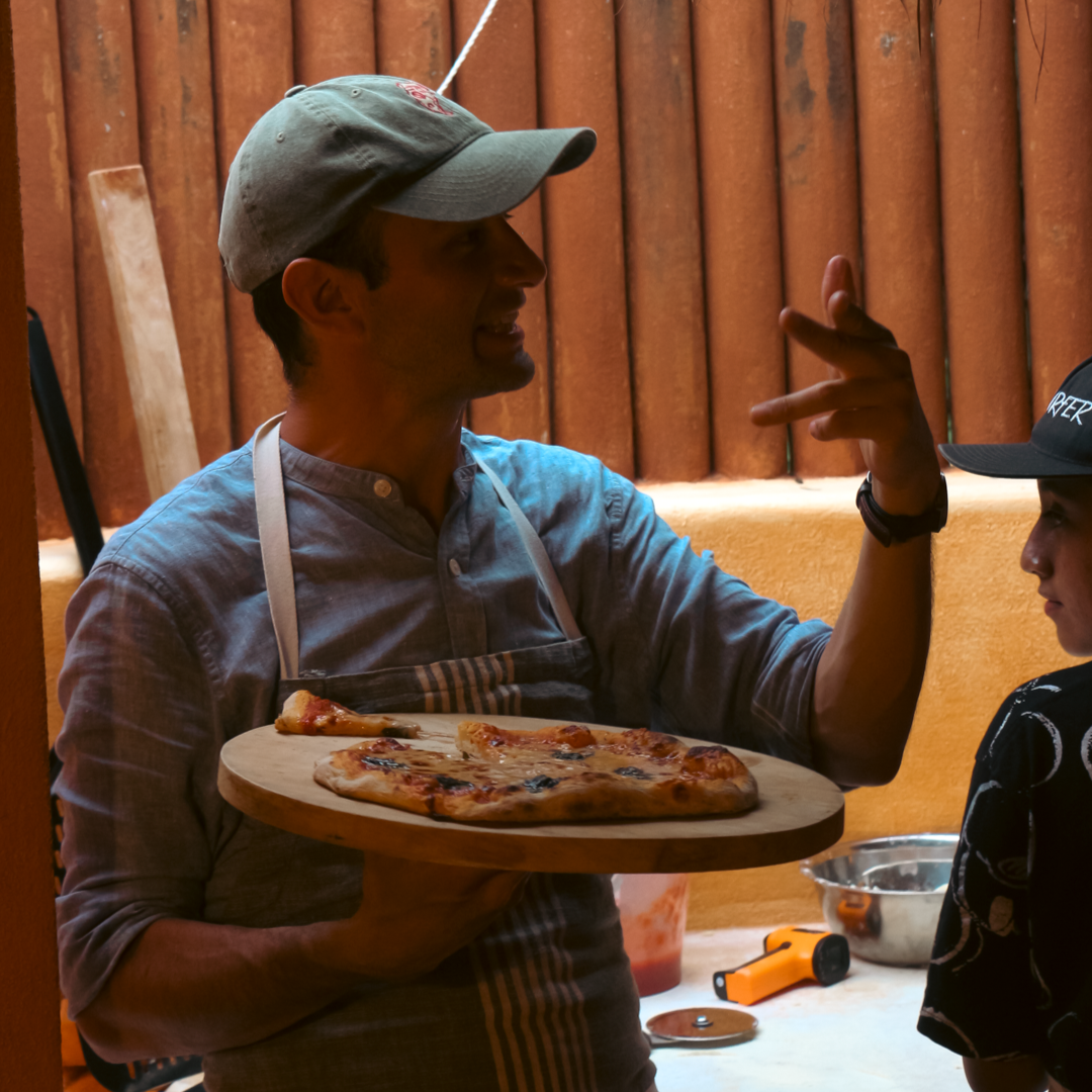 Más que solo hacer pizza: cinco días compartiendo un oficio en la costa de Oaxaca.