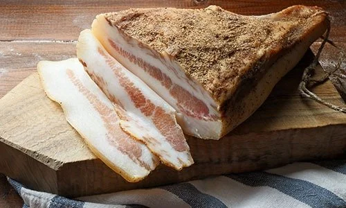  Guanciale di maiale   
 Huitzilac, Morelos  
Cachete de cerdo madurado en montaña 30 días.