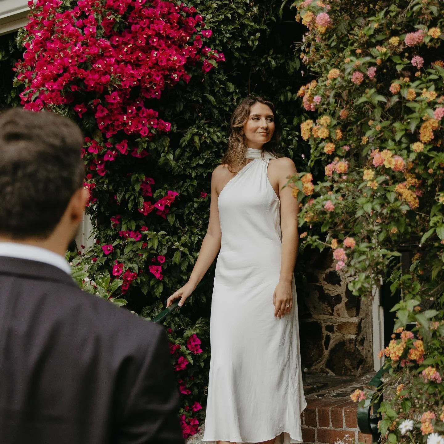 Did you know we can also glam you for your engagement photo shoot??! This is a fun way to get to know your artists prior to having an official &ldquo;trial&rdquo; 🥂 

We are absolutely loving this shoot for our 2025 bride captured by our girl @nadee