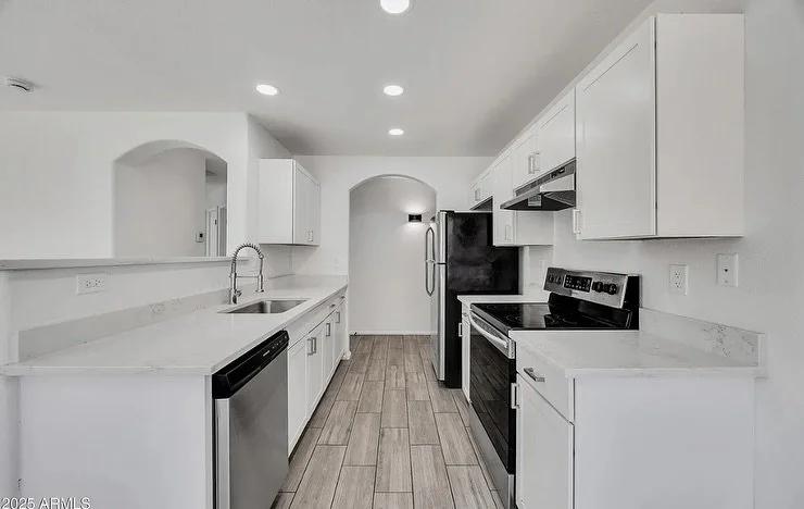 kitchen..jpg