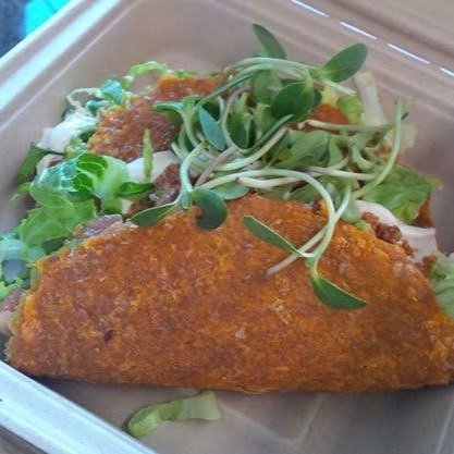 Throw back 15 years - one of the best things I ever made 

So simple and easy 

Raw tacos: walnut or sunflower taco meat, pico de gallo, chunky guac, cashew sour cream, lettuce, sprouts 

#rawfood #veganfood #plantbasedfood #yeschef