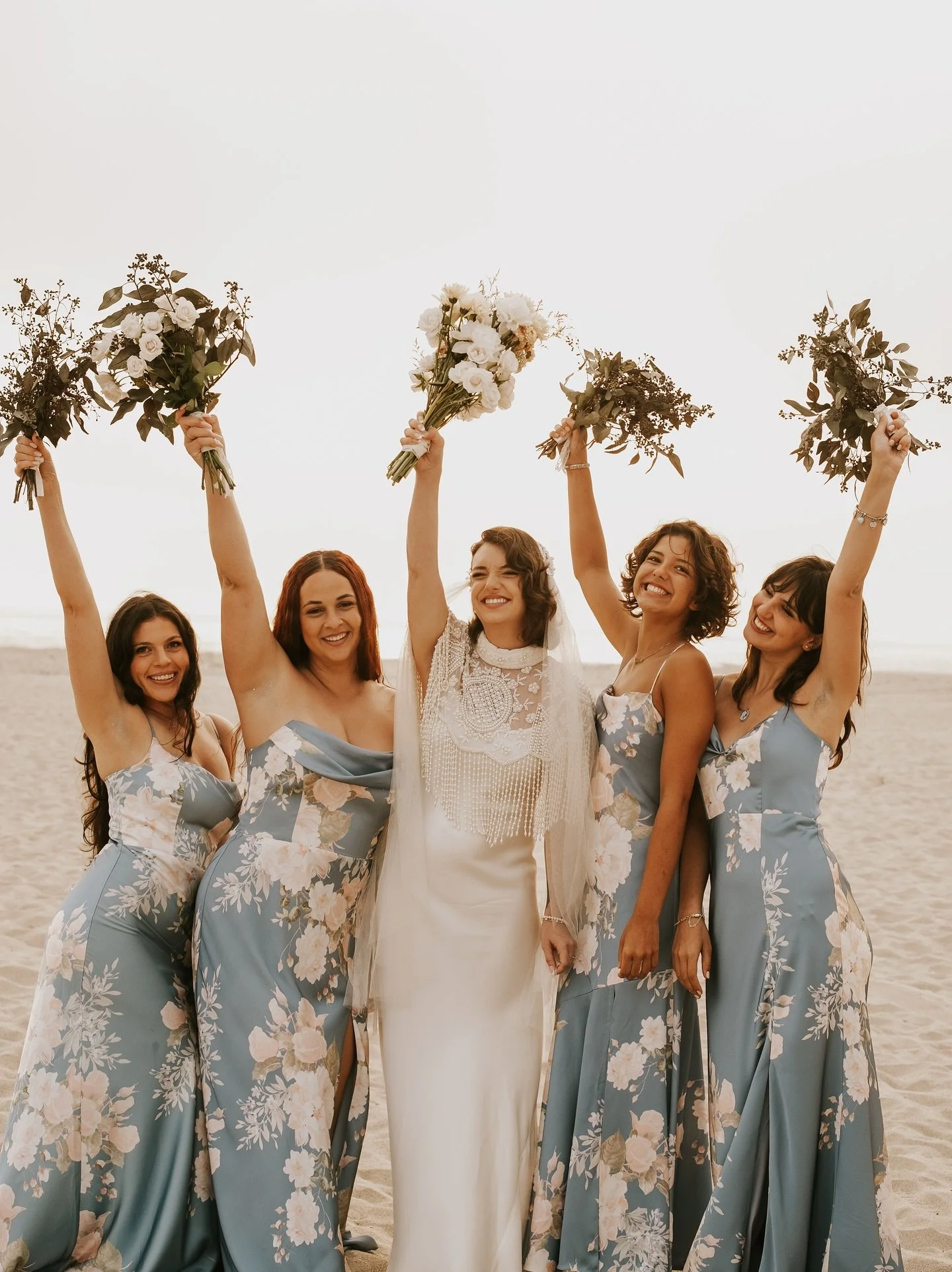 The perfect balance of style, joy, and support. 🤍@teardropweddingevents✨
📸 @kingdom____photography  #bridesmaid #wedding #bridalparty
