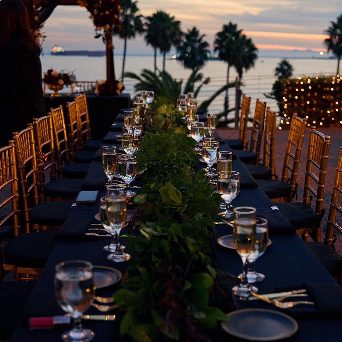 Dinner at Dusk 😍 #californiawedding 
Planning: @teardropweddingevents 
Venue: @lbmaorg 
Photographer: @slimsnapped 
&mdash;&mdash;&mdash;&mdash;&mdash;&mdash;&mdash;&mdash;&mdash;&mdash;&mdash;&mdash;&mdash;&mdash;&mdash;&mdash;&mdash;&mdash;&mdash;