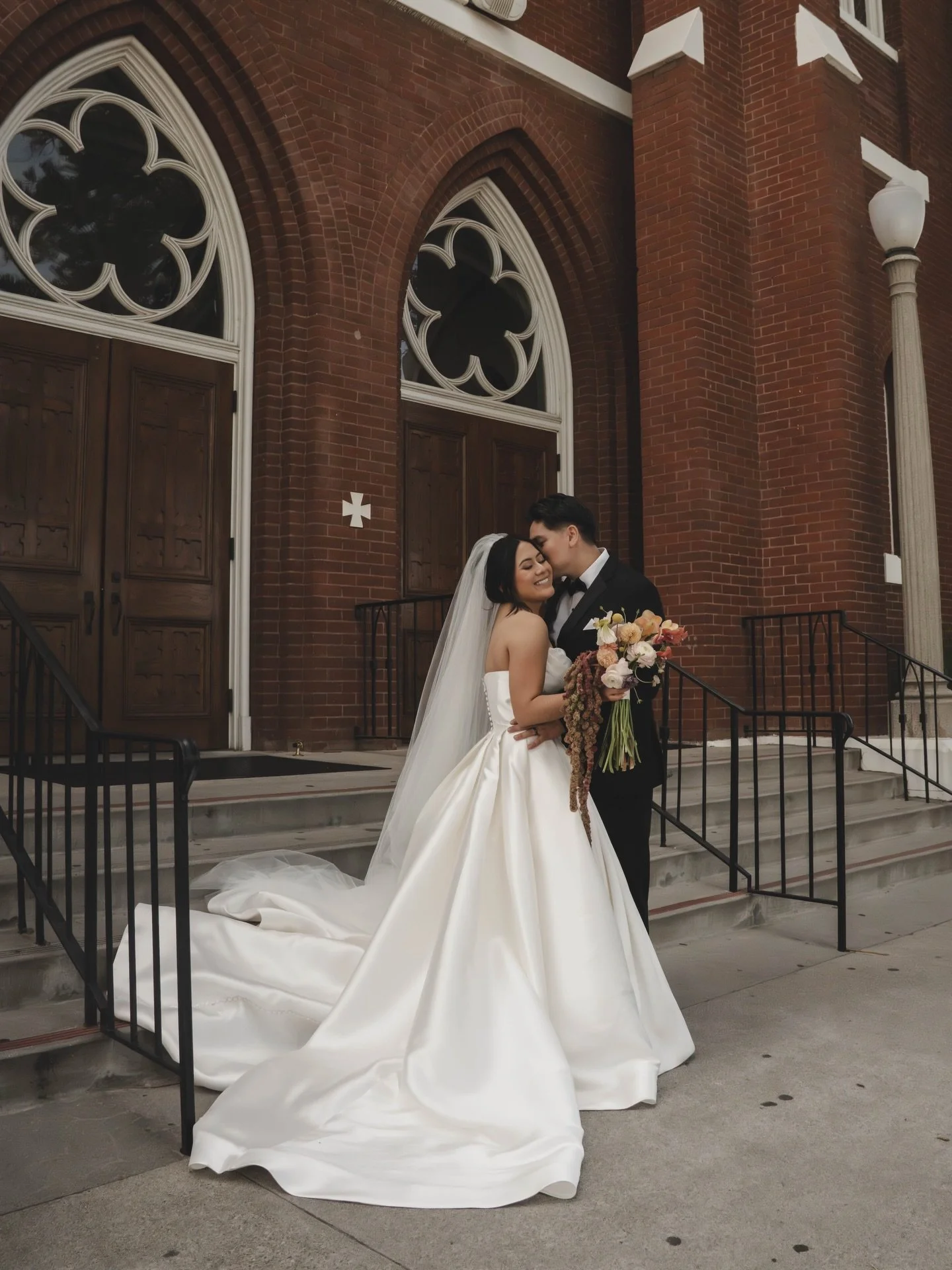 Unfiltered joy, real moments, zero stress. This is the experience couples deserve on their wedding day. 🤍🤍🤍

Coordination: @teardropweddingevents 
Photos: @carsonshoephoto 
Dj: @djreignsupreme805 
Catering: @ruff_house_bbq 
Charcuterie: @mysweetol