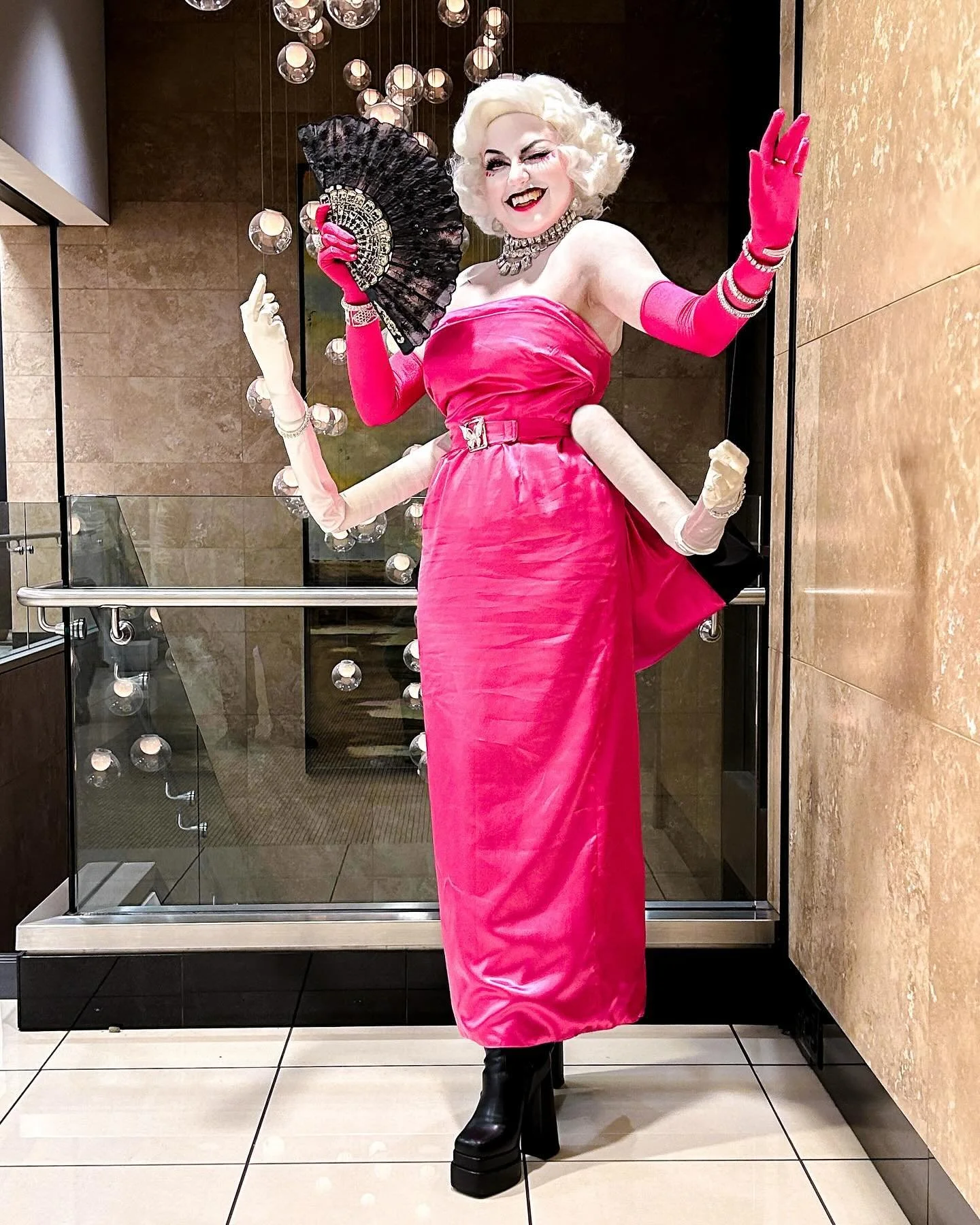 Day 3 of FanX! Saturday, Sept 28th

The final day!
We shall keep the first half of the day short and sweet. This adventure began with a bit of an exhaustion fueled cry on Friday night, which then continued the next morning when I ran to Walmart for e