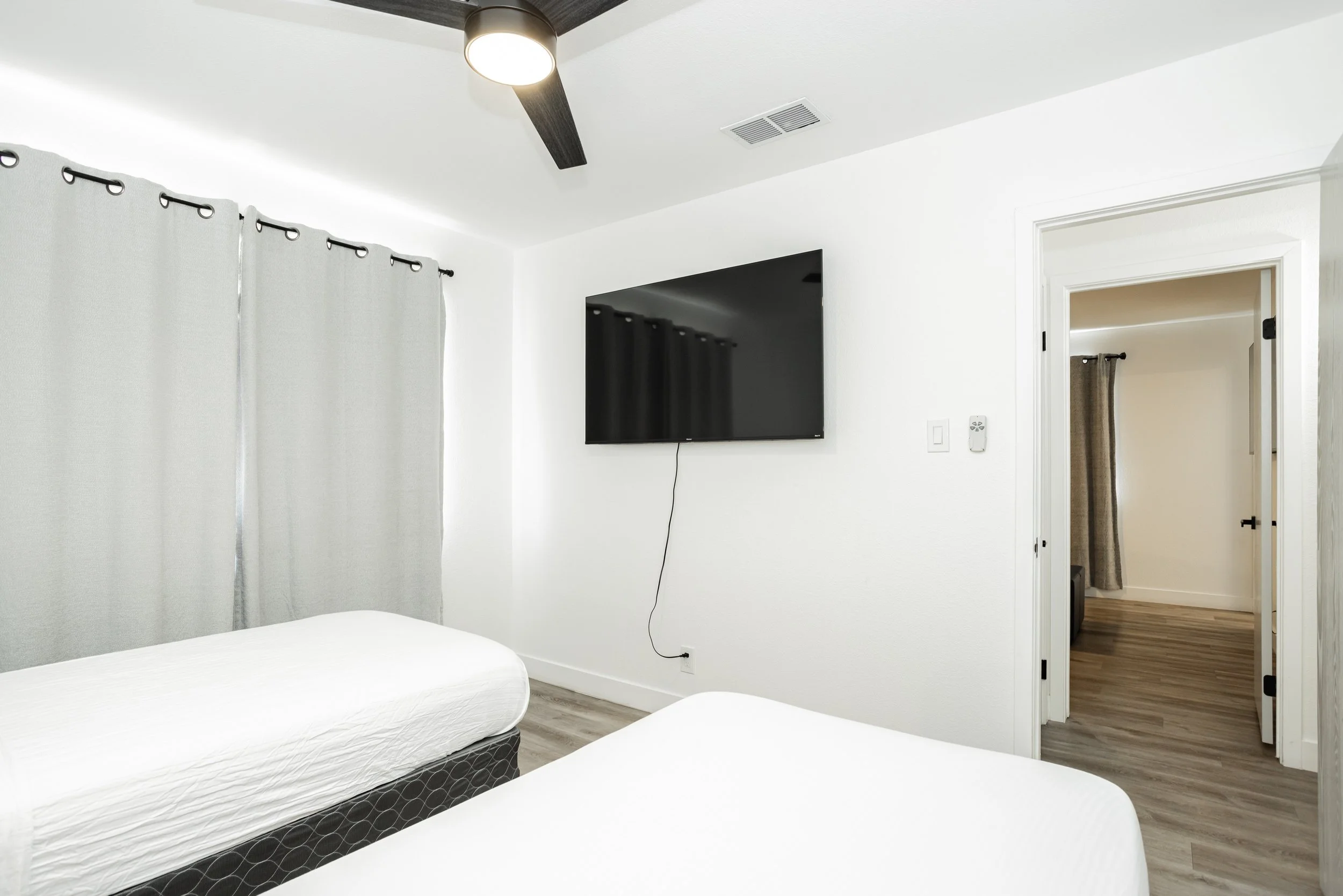 4260 El Campana Way-26.jpg