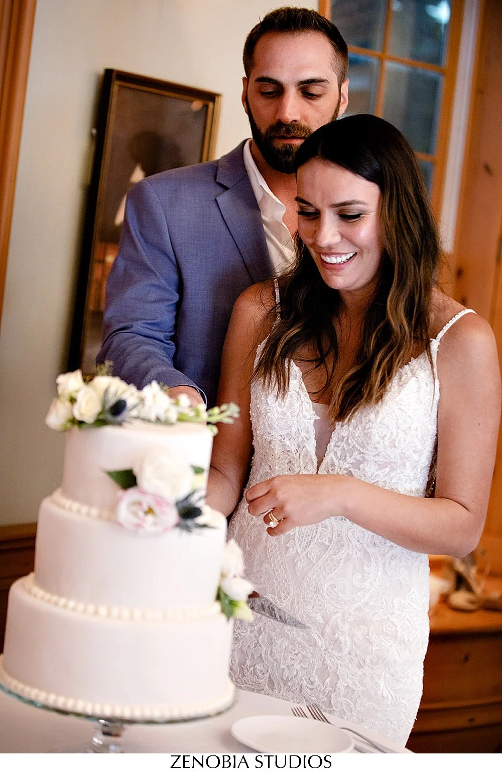 wedding-cake-cutting-ocean-house_Rosecliff_mansion_weddings_newport_ri.jpg