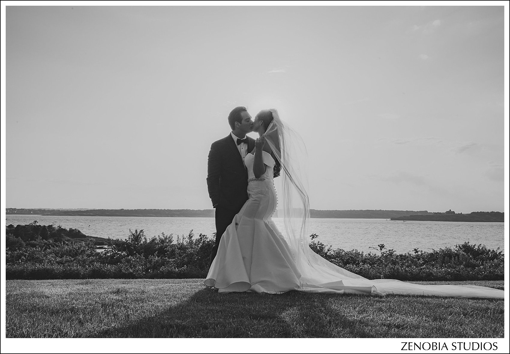 6q4W0521849769x_oceancliff-mansion-newport-ri-weddings.jpg