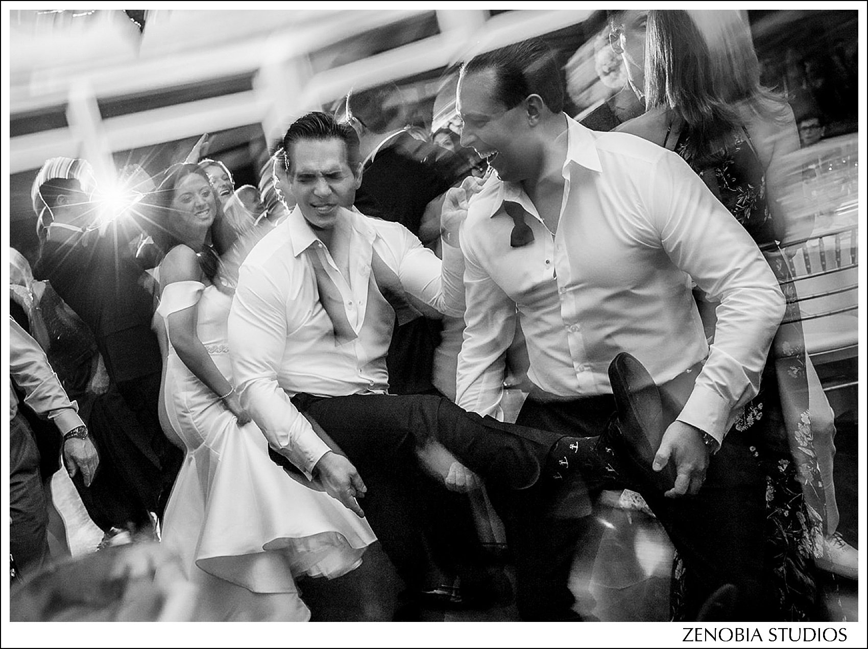 xsnMZ521854967x_oceancliff-mansion-newport-ri-weddings.jpg