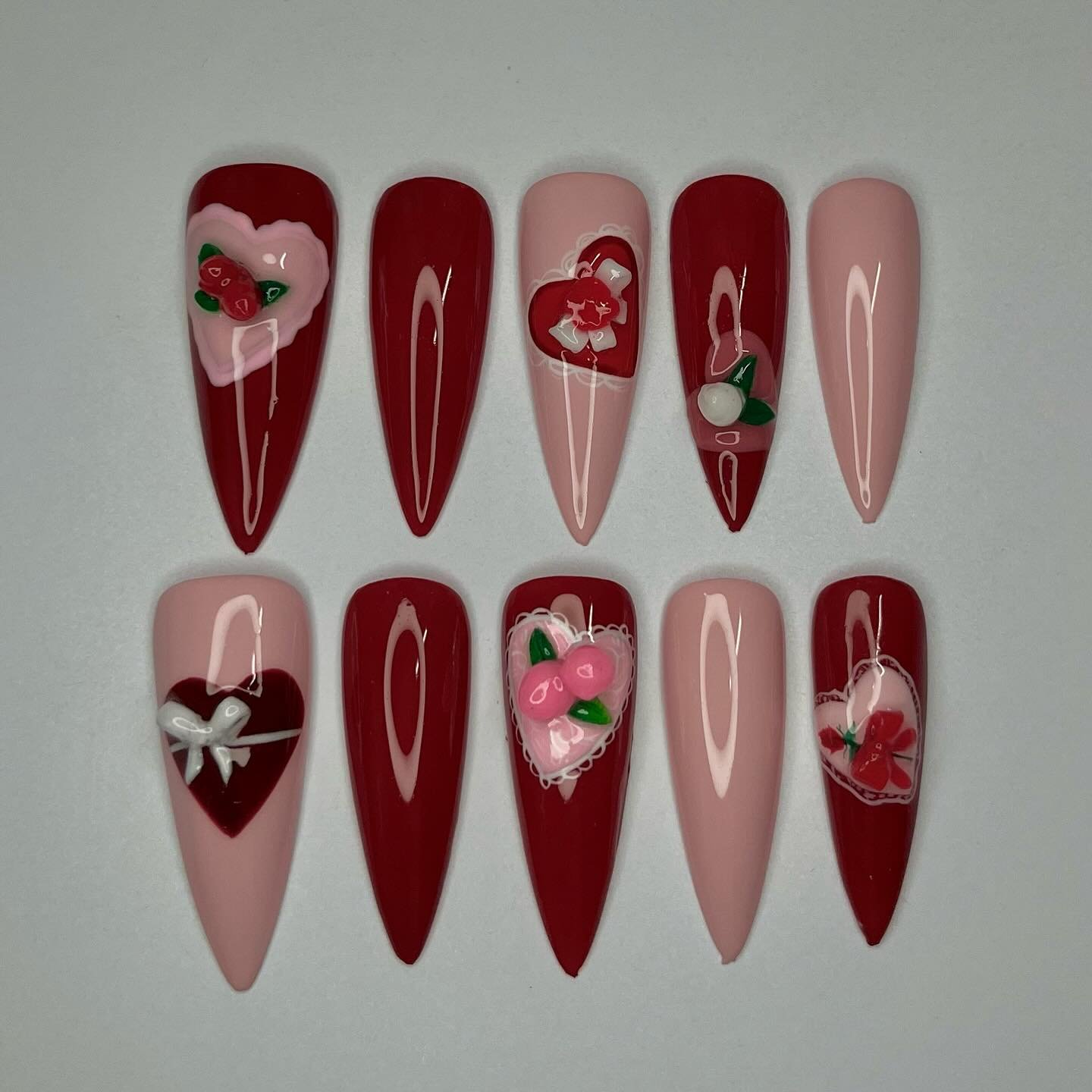 Vintage heart boxes&hearts;️🍫

For my favorite vegan goth queen @sammitery 🖤 

#nailsnailsnails #nailsofinstagram #valentines #valentinesnails #hearts #heartnails #stilettonails #rednails #gothnails #3dnails #nailsoftheday #altnails #alternative #p