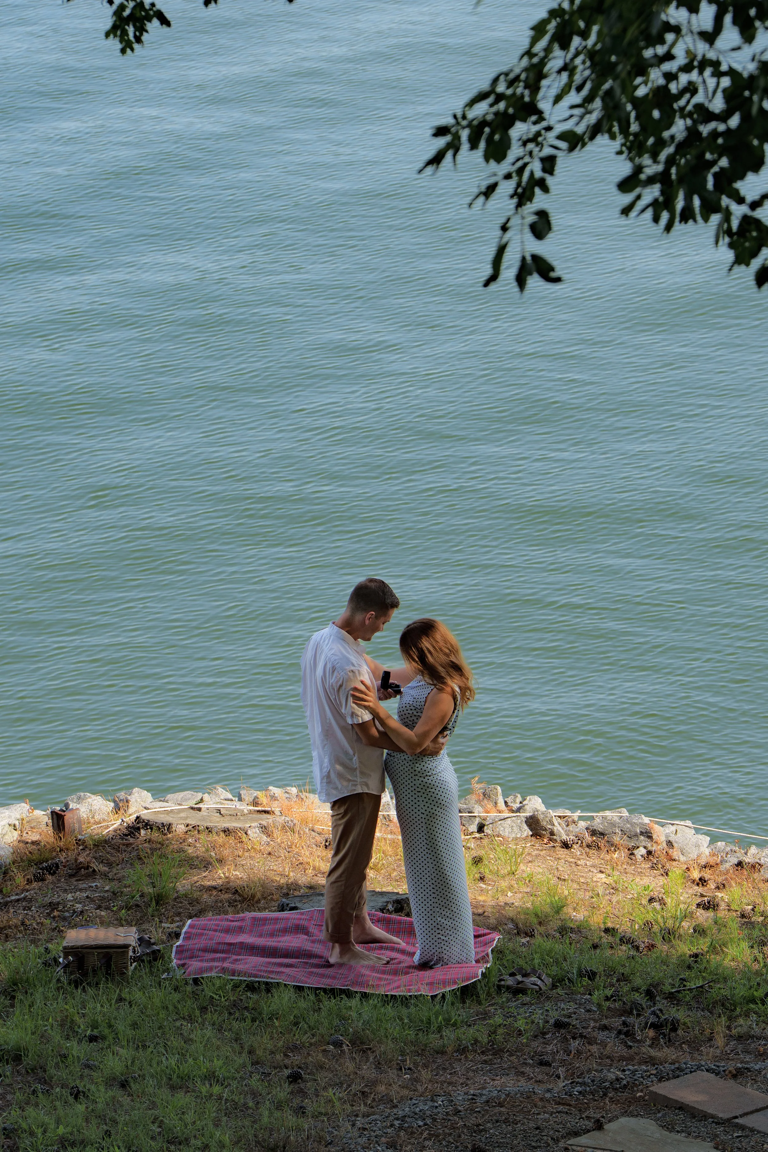 lakeside picnic proposal at Lake Allatoona, photo by Maggie O'Neill proposal photographer