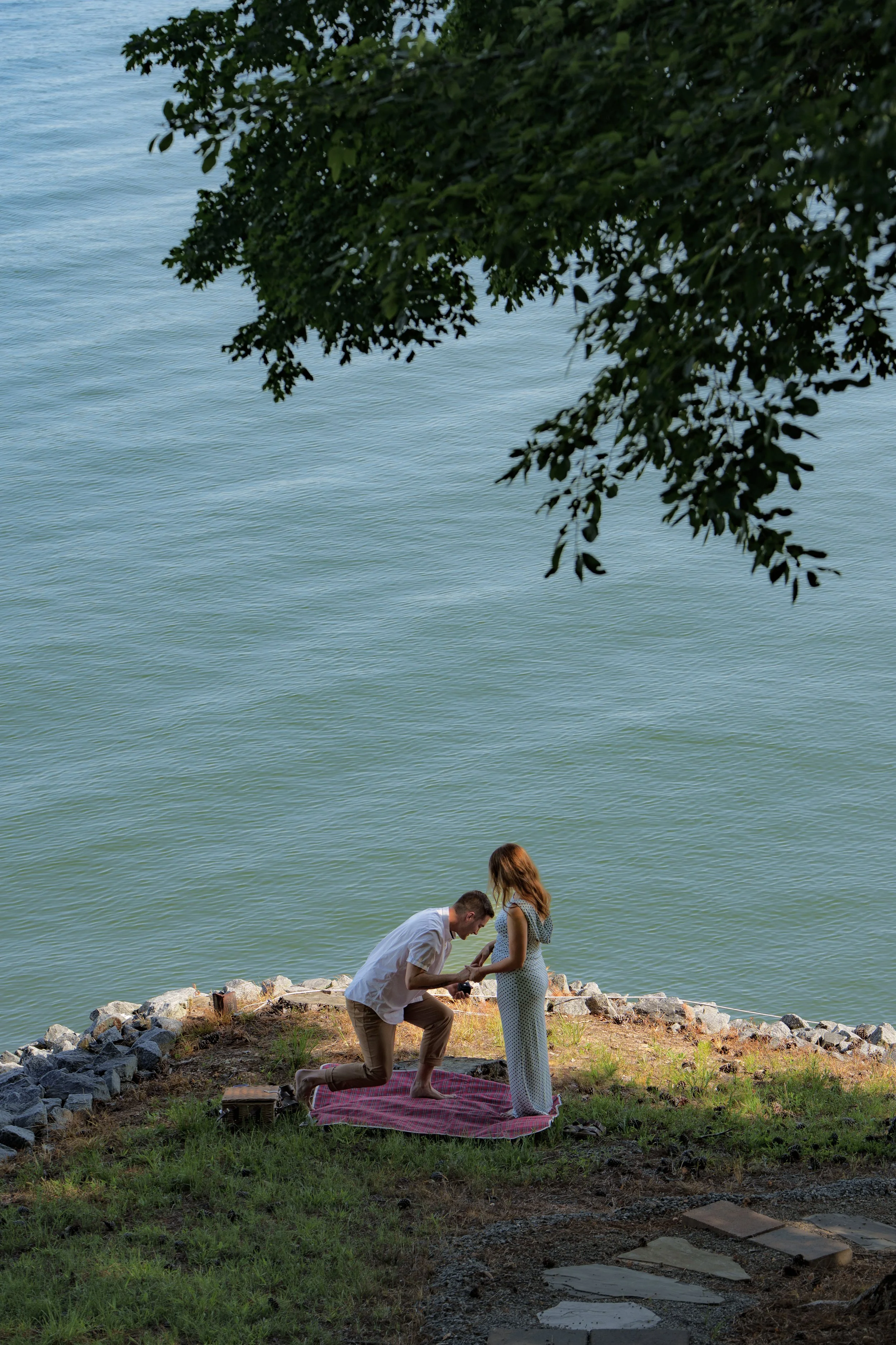 lakeside picnic proposal at Lake Allatoona, photo by Maggie O'Neill proposal photographer