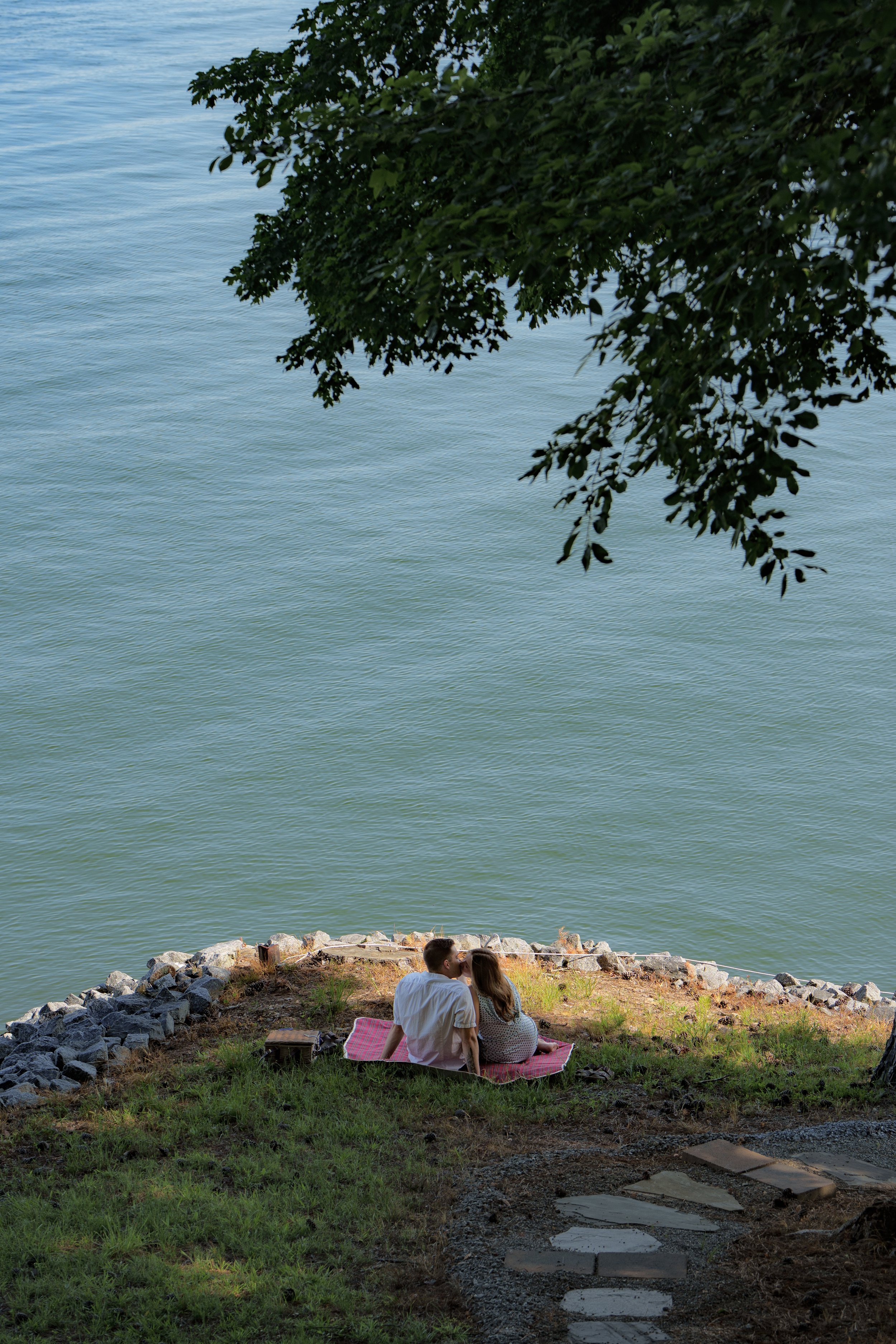 Pre-proposal lakeside picnic at Lake Allatoona, photo by Maggie O'Neill proposal photographer