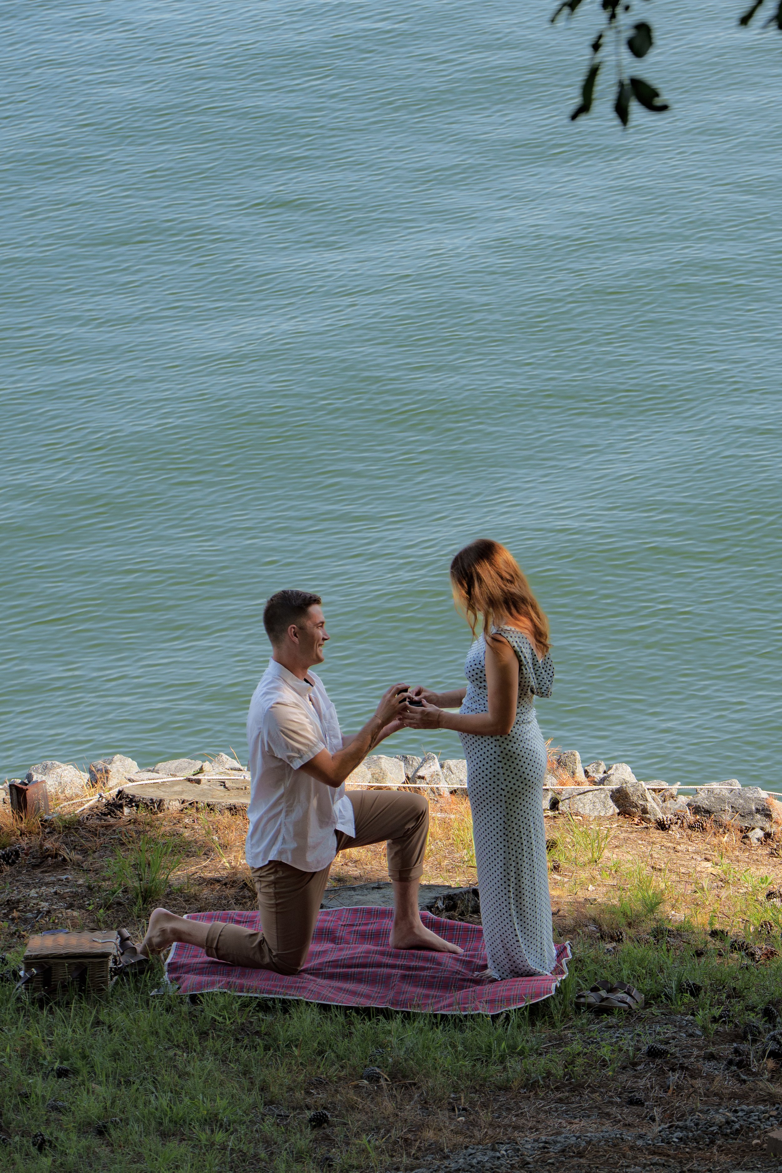 lakeside picnic proposal at Lake Allatoona, photo by Maggie O'Neill proposal photographer