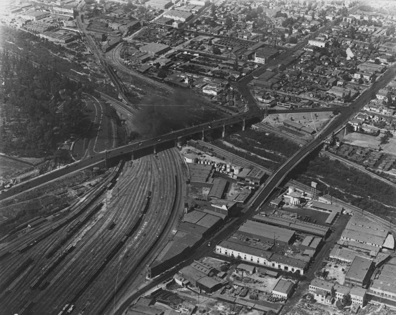 3_1924_Tessa_00028254_Aerial view of business district_photos_94481_large.jpg