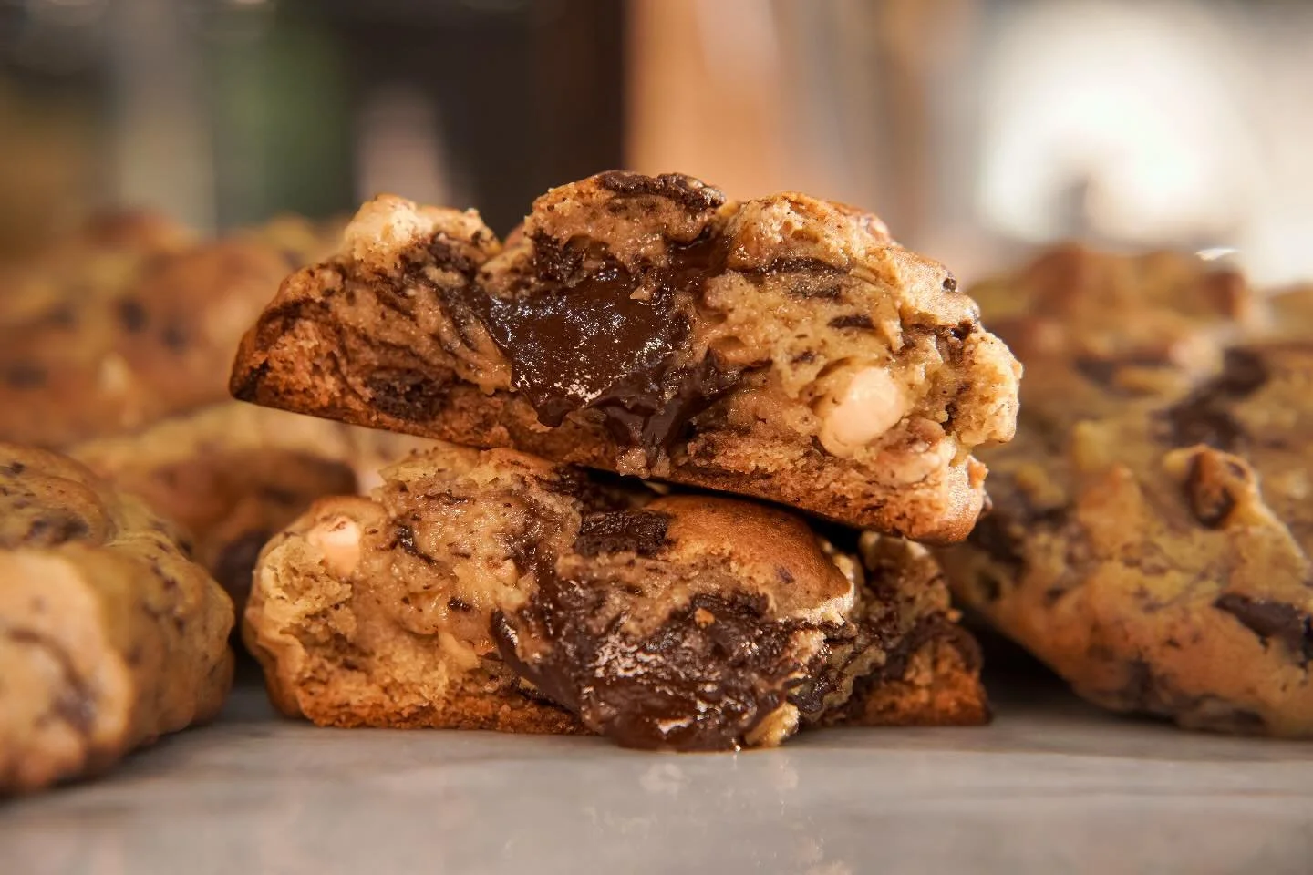 I swear that I&rsquo;ll finish these videos.😅 This is just a look behind the scenes of another project I&rsquo;ve been working on. And yes this also doesn&rsquo;t use sugar or artificial sweeteners. #chocolatechipcookies #levaincookies #honey