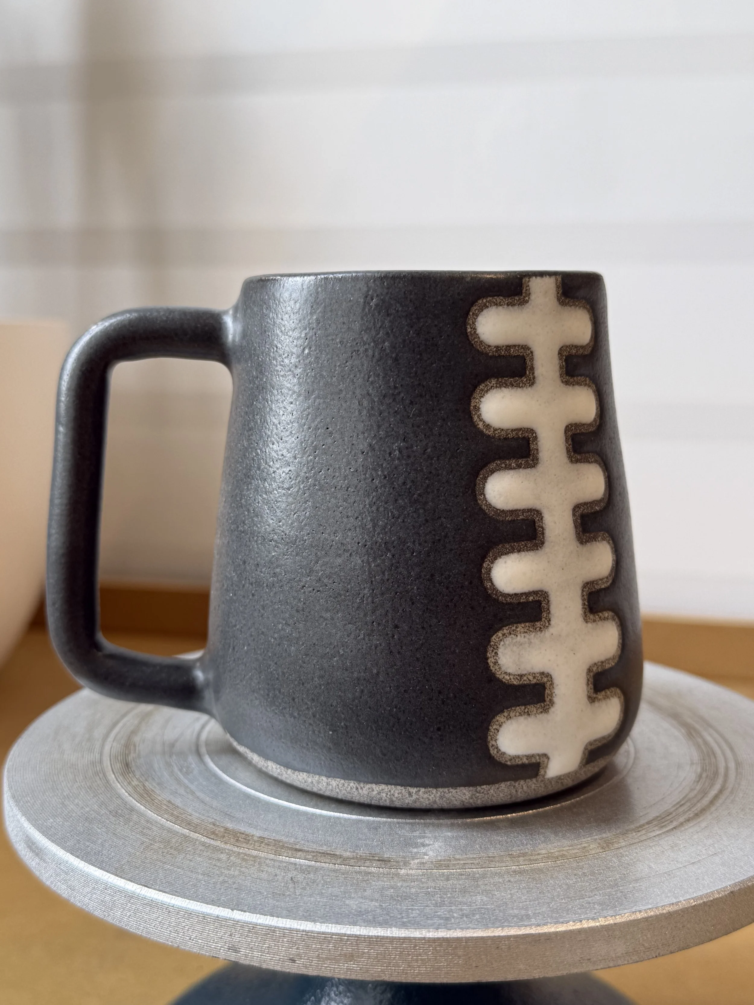 Mug - black vertical zipper 2