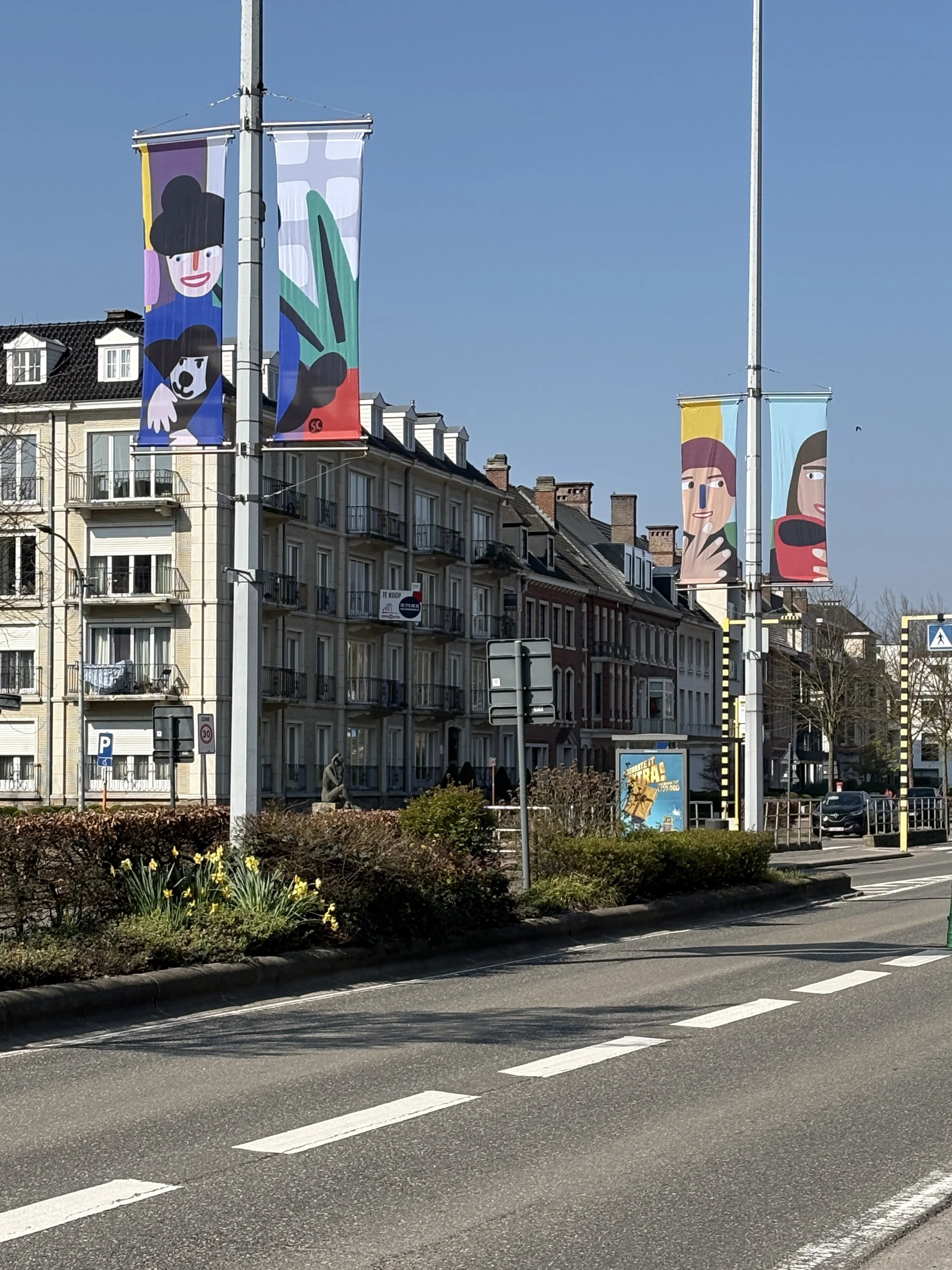 narrow flags with illustration of Sarah Corynen, Sint-Niklaas