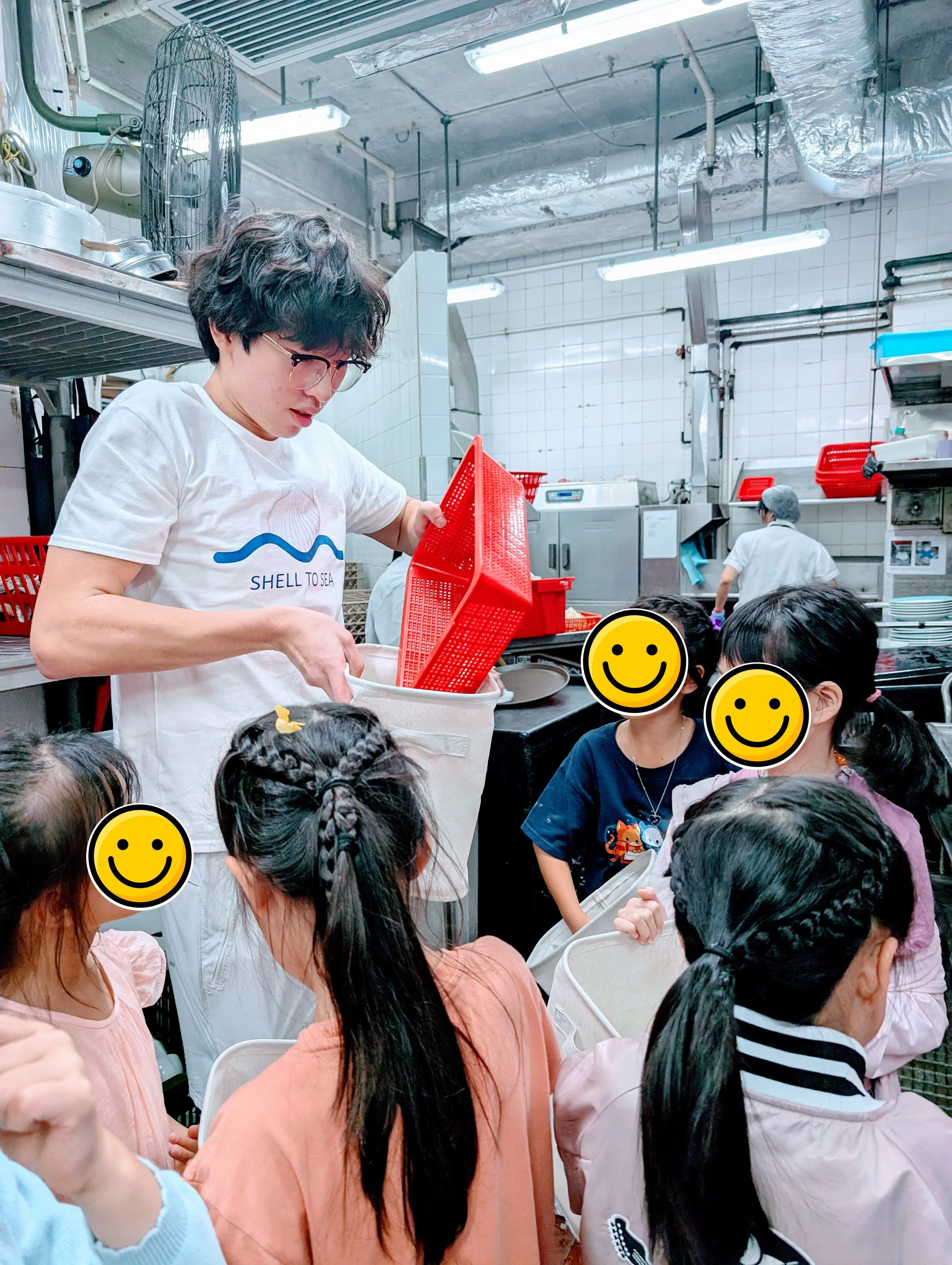 Volunteers collected discarded sea shells. 