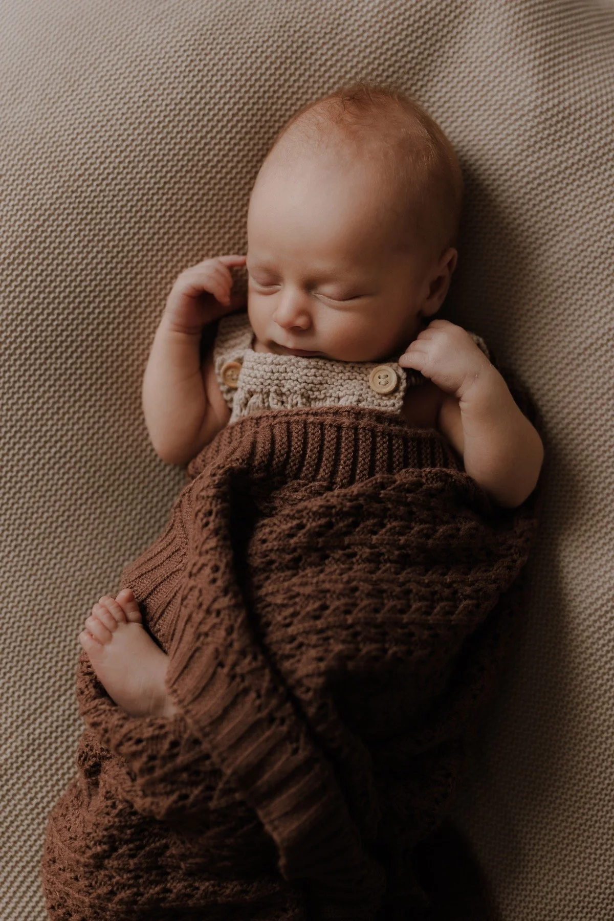  Oblečení pro miminko Olomouc - pletený obleček podtrhne krásu newborn focení 