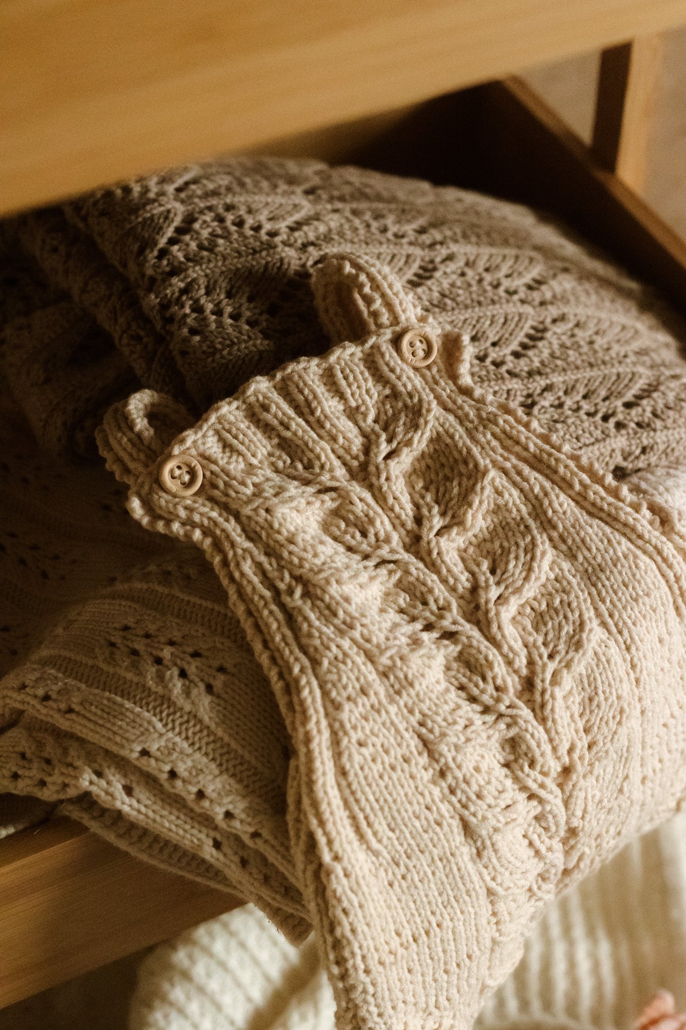 Ručně pletené oblečky - newborn focení Olomouc