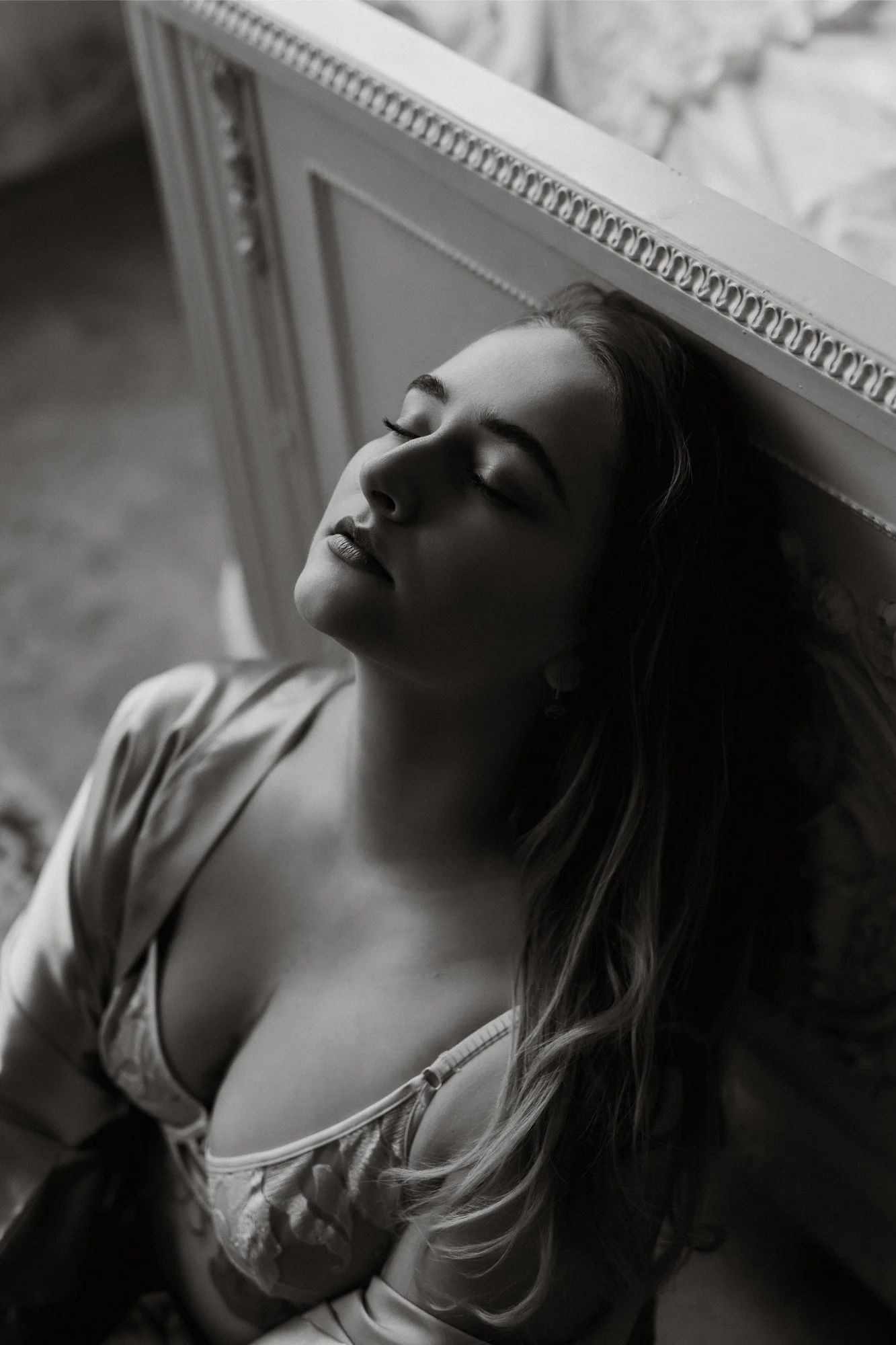 Umělecký portrét ženy v přirozeném světle - focení žen v Olomouci