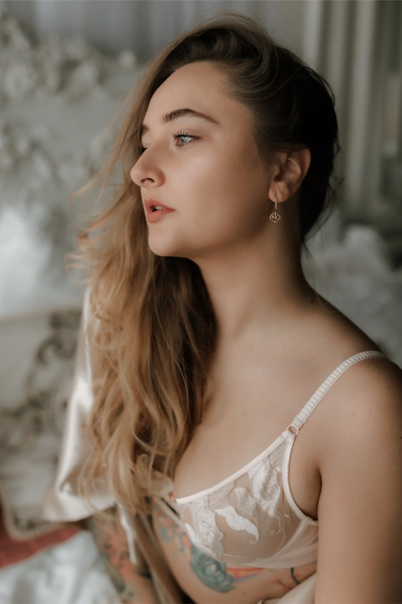 Umělecký ženský portrét - umělecká fotografie