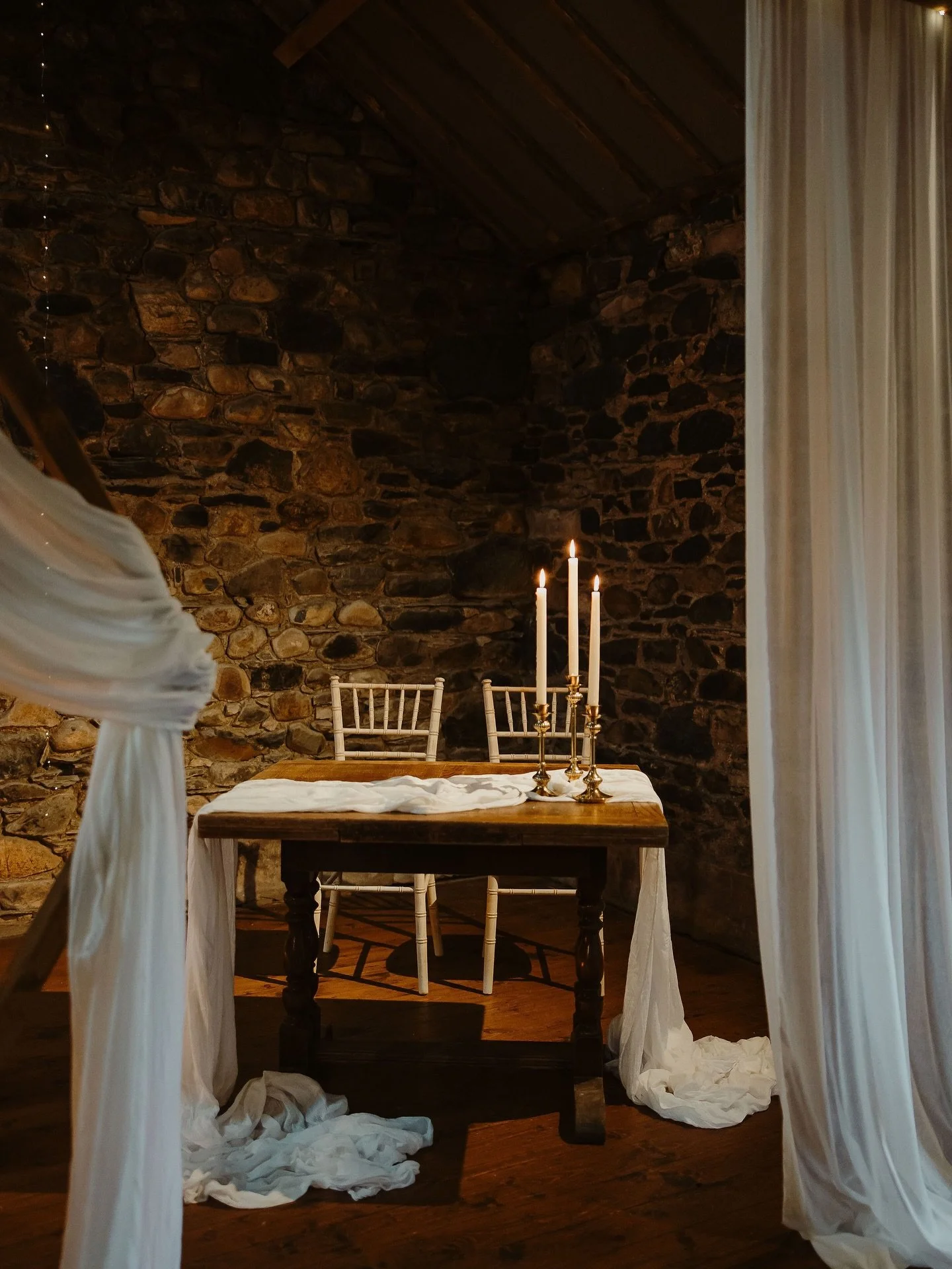 The signing table is often an afterthought, quietly tucked to one side of the ceremony. I always see it as a pause, a moment to breathe, to ground, to mark what&rsquo;s just happened.
For this ceremony at #lowhallthelakes the couple chose not to have