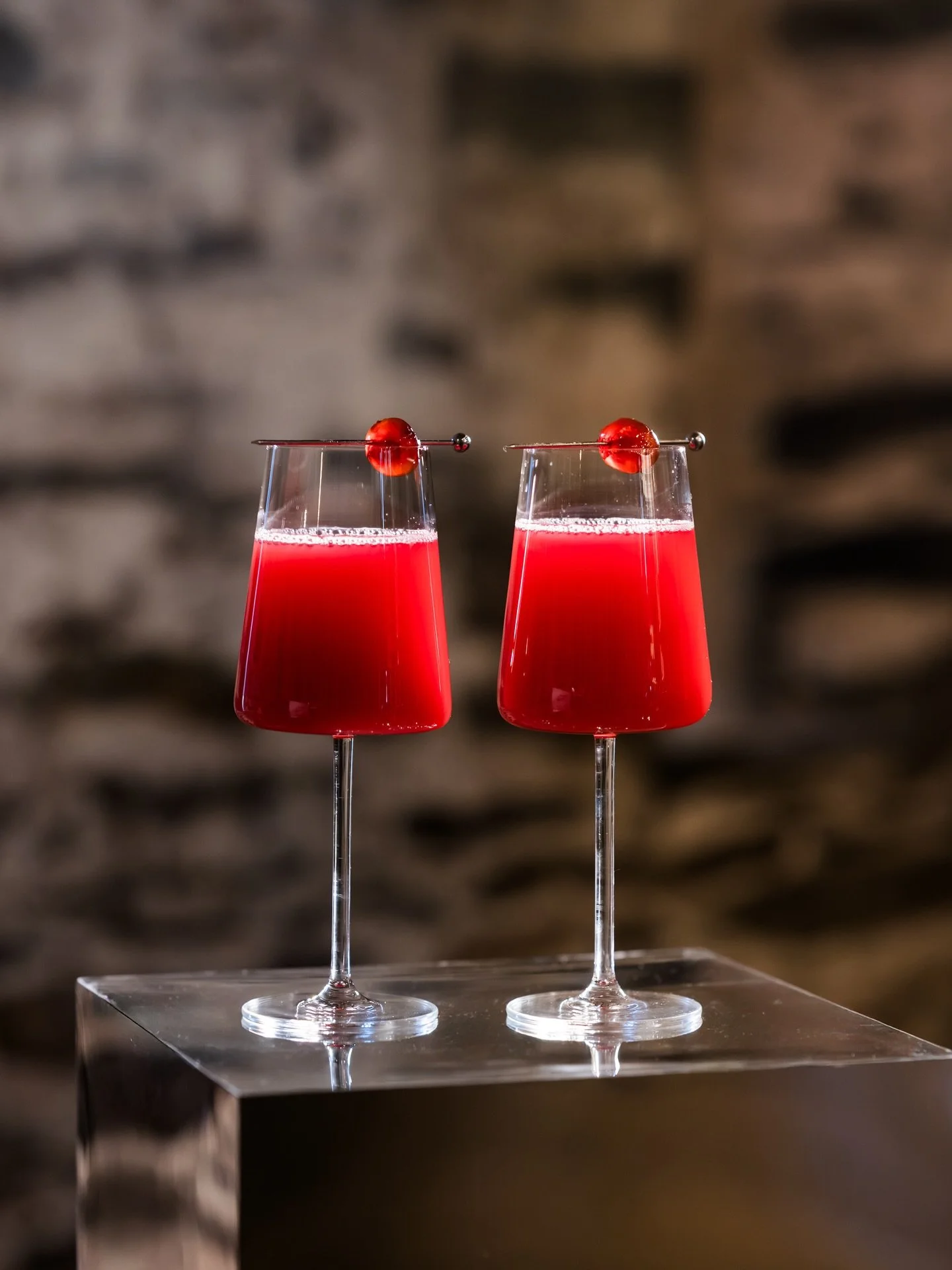 Mirror plinths from my hire collection. Such simple pieces, but I&rsquo;m a bit obsessed with them.
Not just for flowers, I also use them to display drinks, signage, candles, lining aisles. Endless potential. 
I love the way they catch the light and 