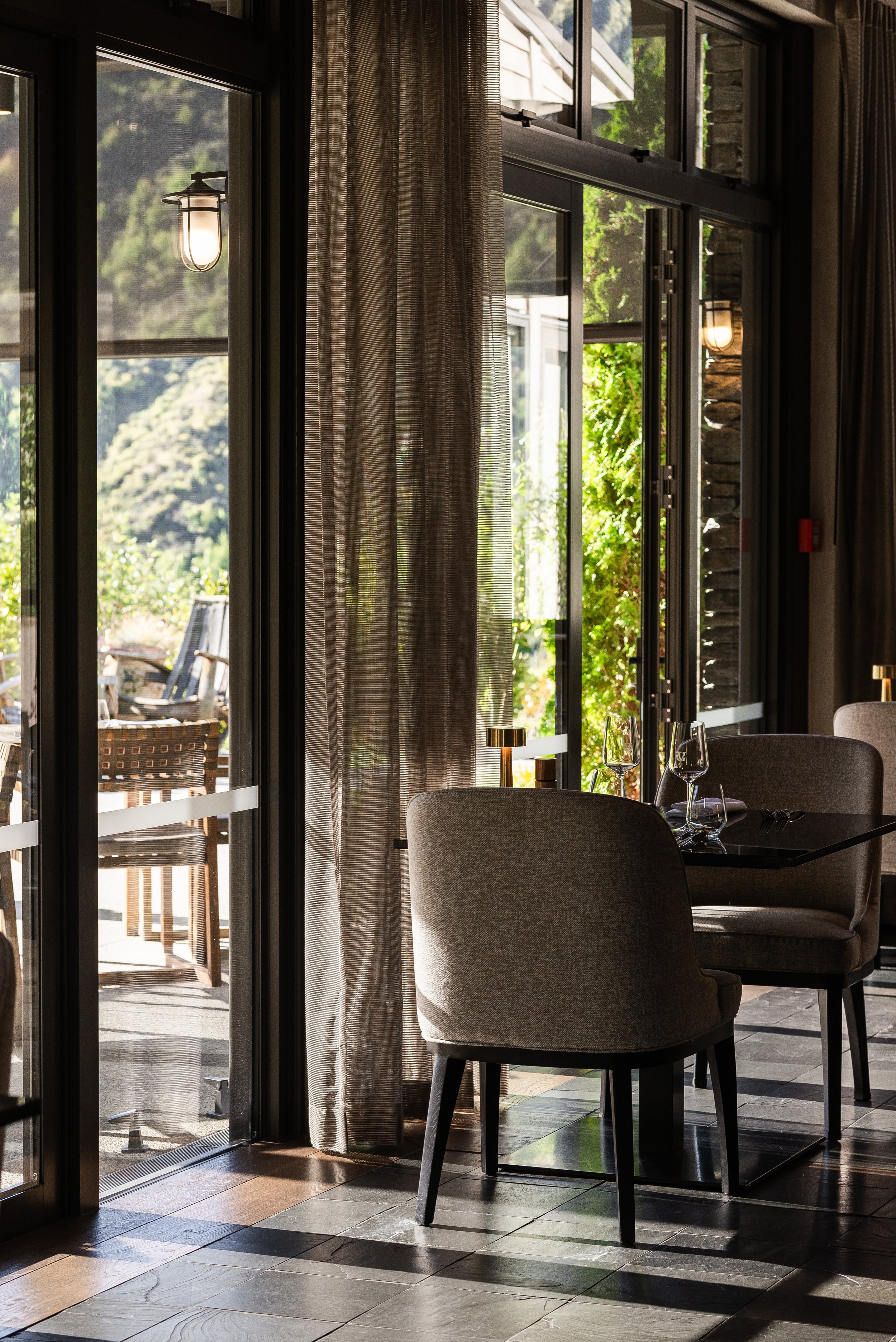 Restraunt-dinnin-Gibbston-Valley-Lodge-Clubhouse-Golfcourse-TStaz-NewZeland.jpg