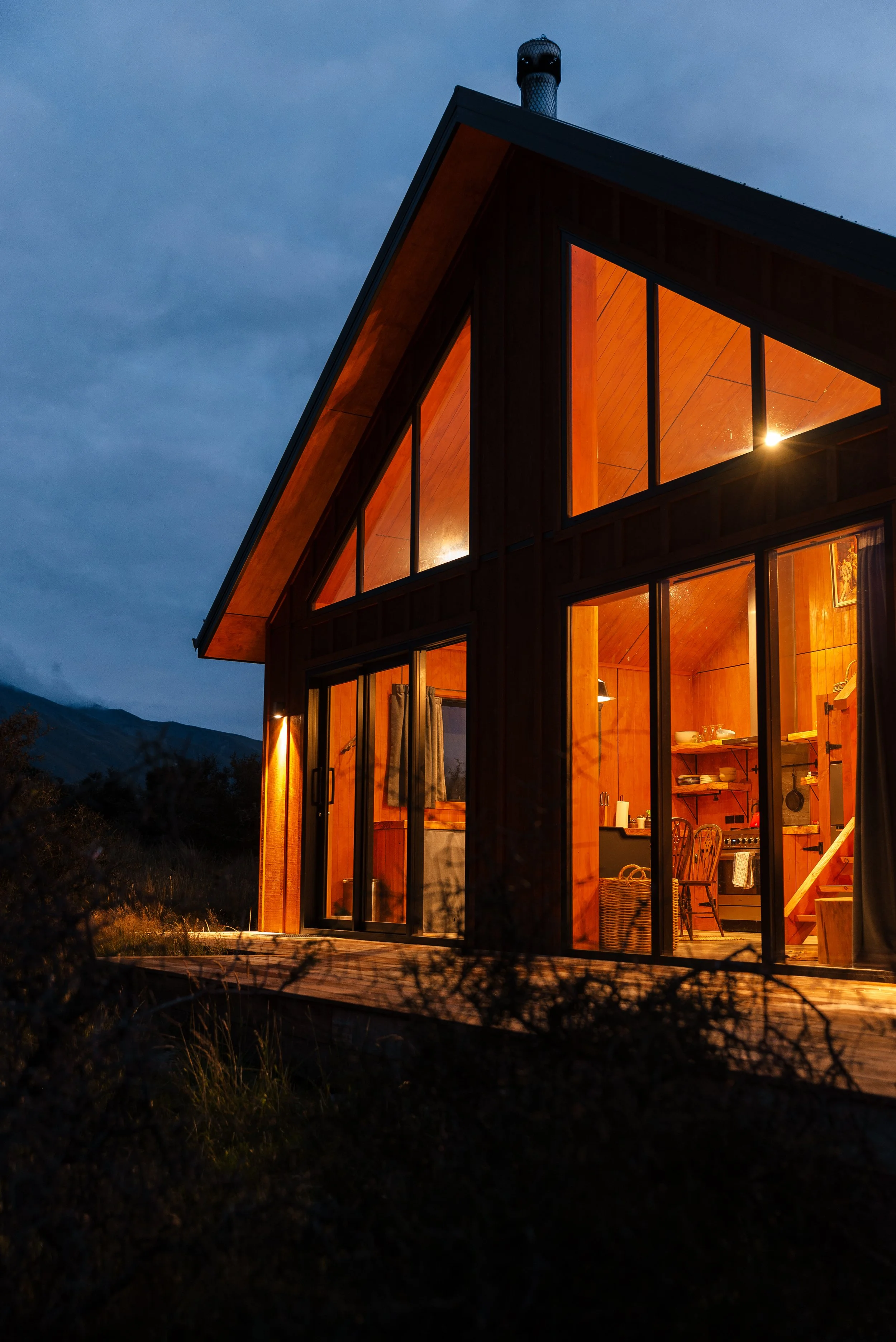 night-lights-cozy-Templecabins-northpoint-cabin-newzeland-alpinecomfortco.jpg
