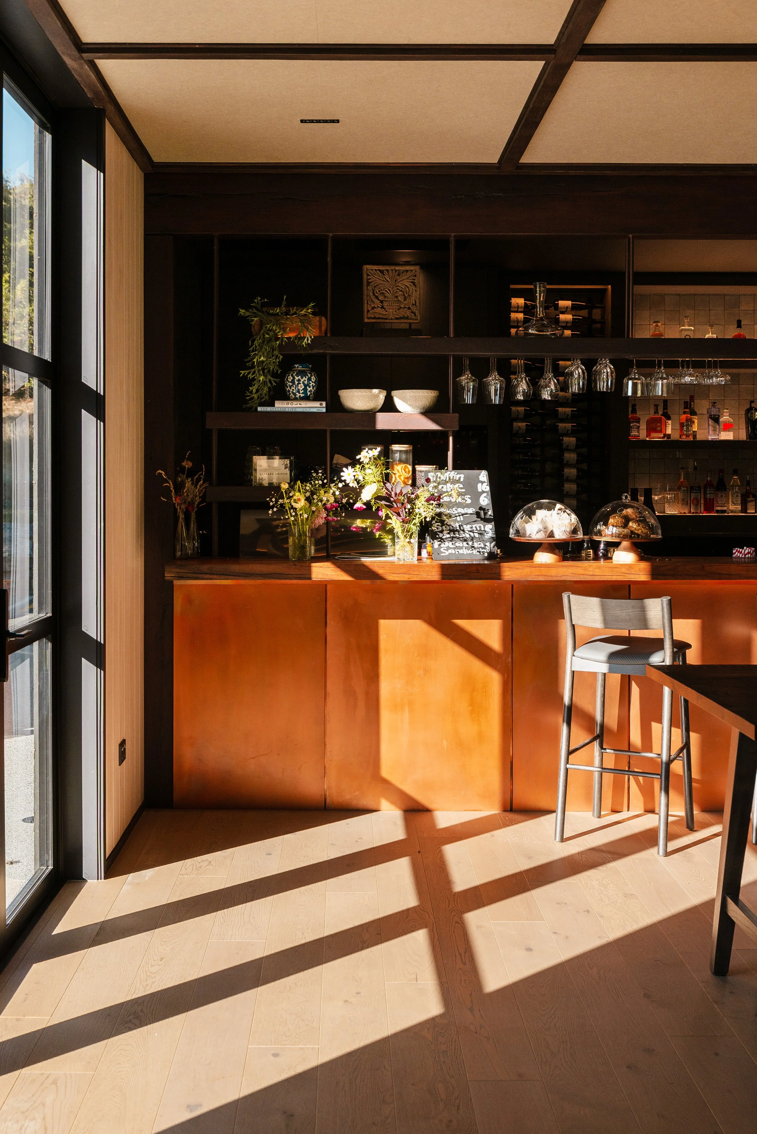 light-bar-restraunt-clubhouse-Gibbston-Valley-Lodge-Clubhouse-Golfcourse-TStaz-NewZeland.jpg