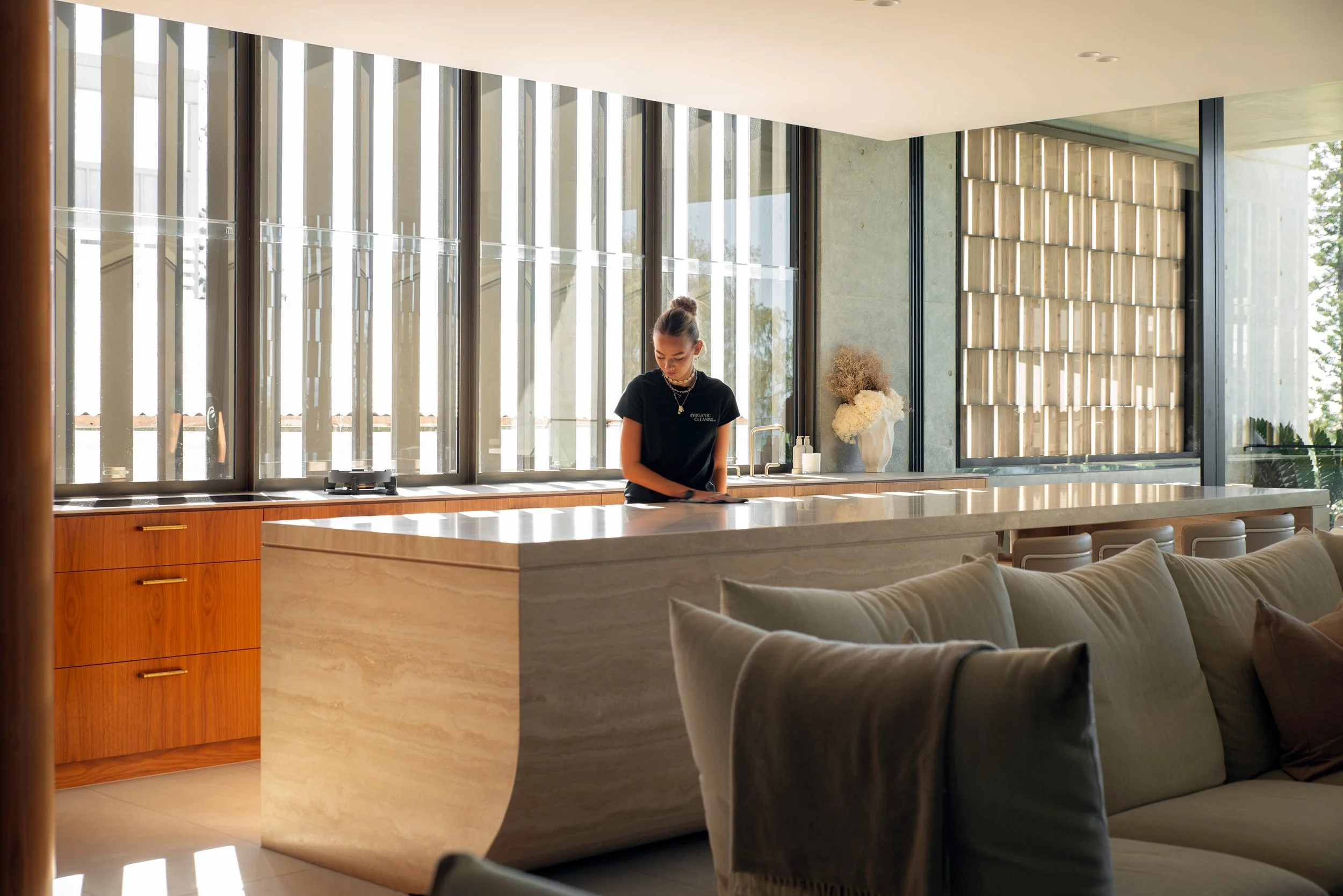 Kanagawa-GoldCoast-modern-kitchen-Design-Architecture-House-Cleaning-.jpg