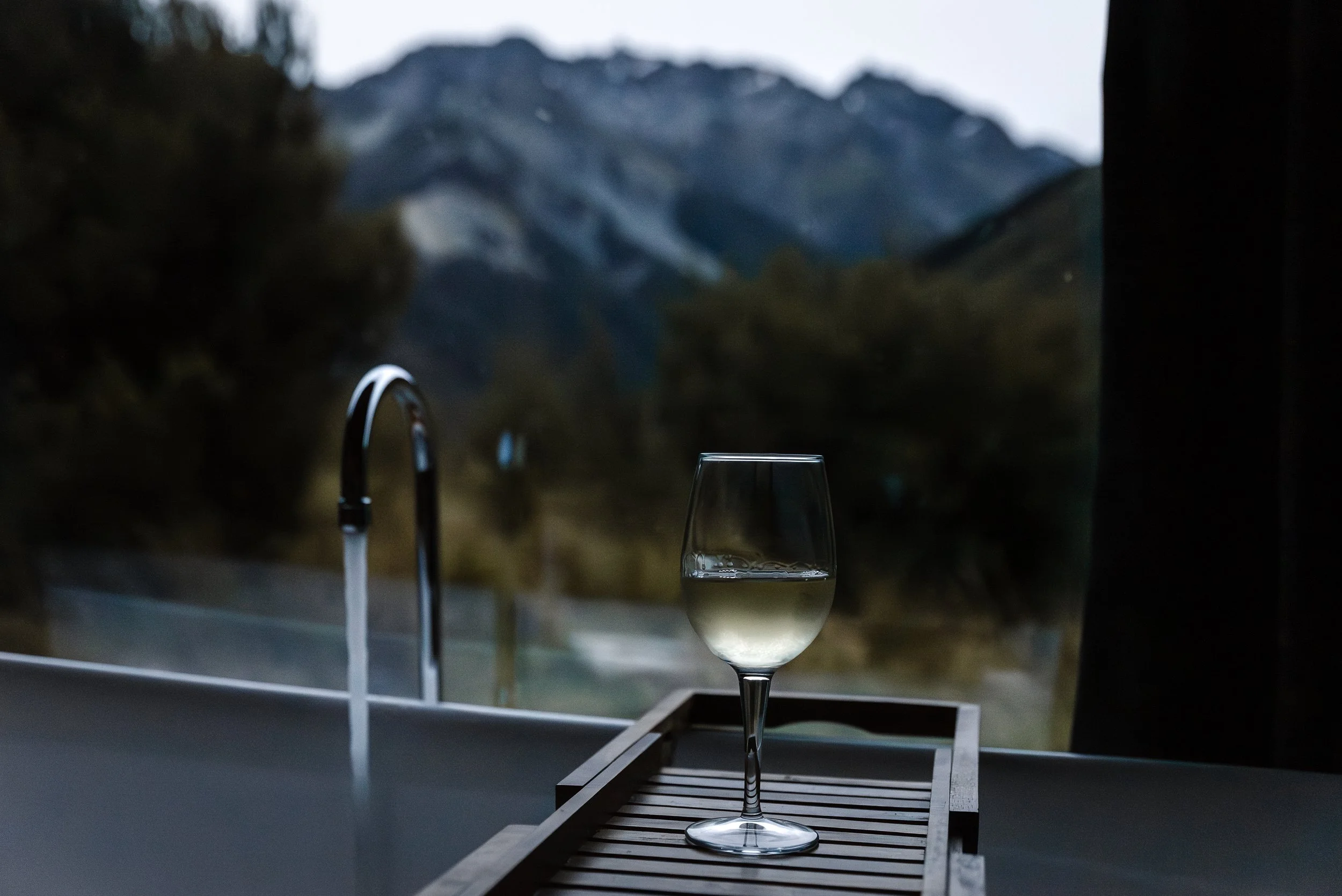 wine-bath-cozy-Templecabins-northpoint-cabin-newzeland-alpinecomfortco.jpg